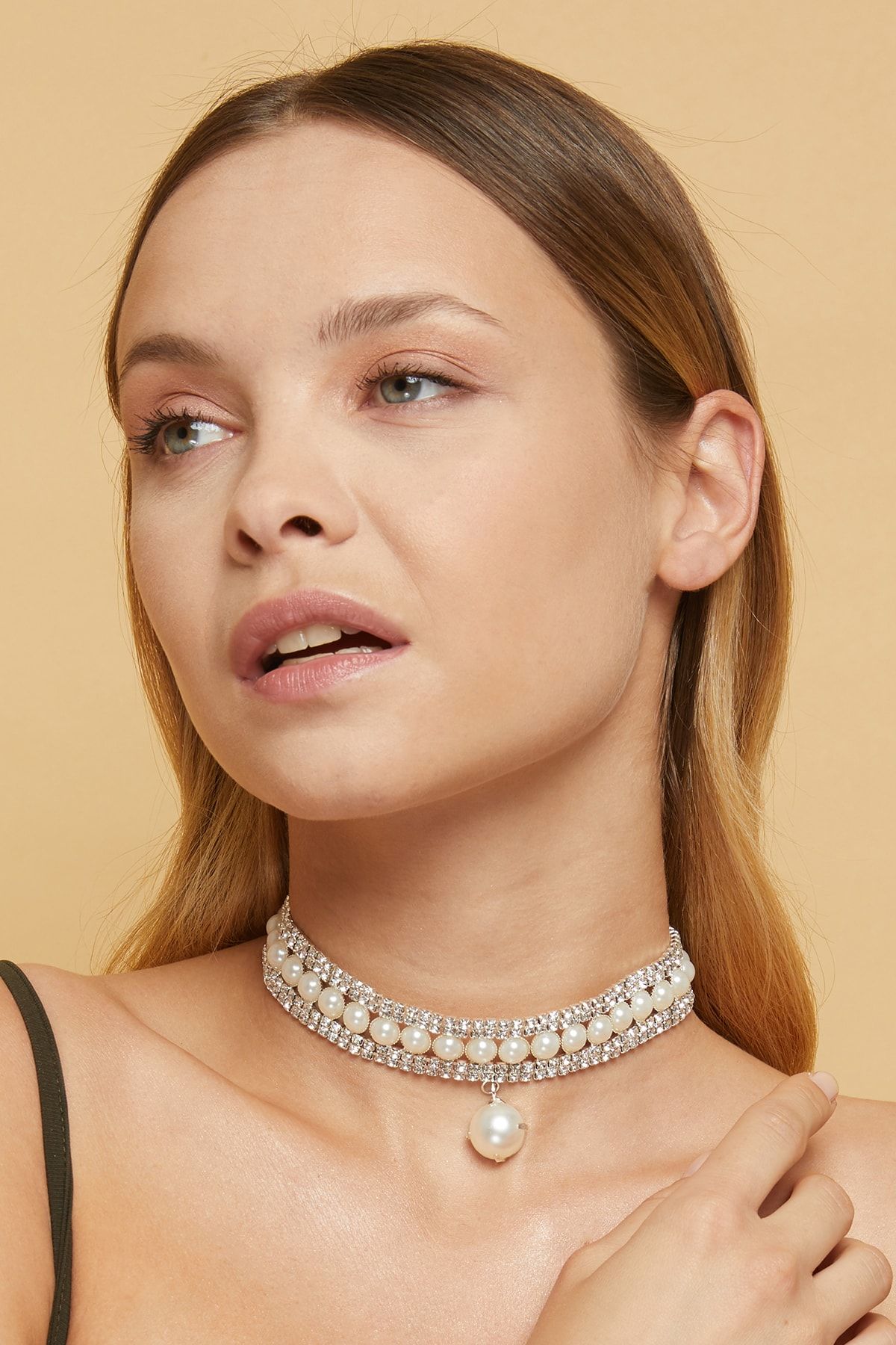 Forever 21 shop pearl necklace