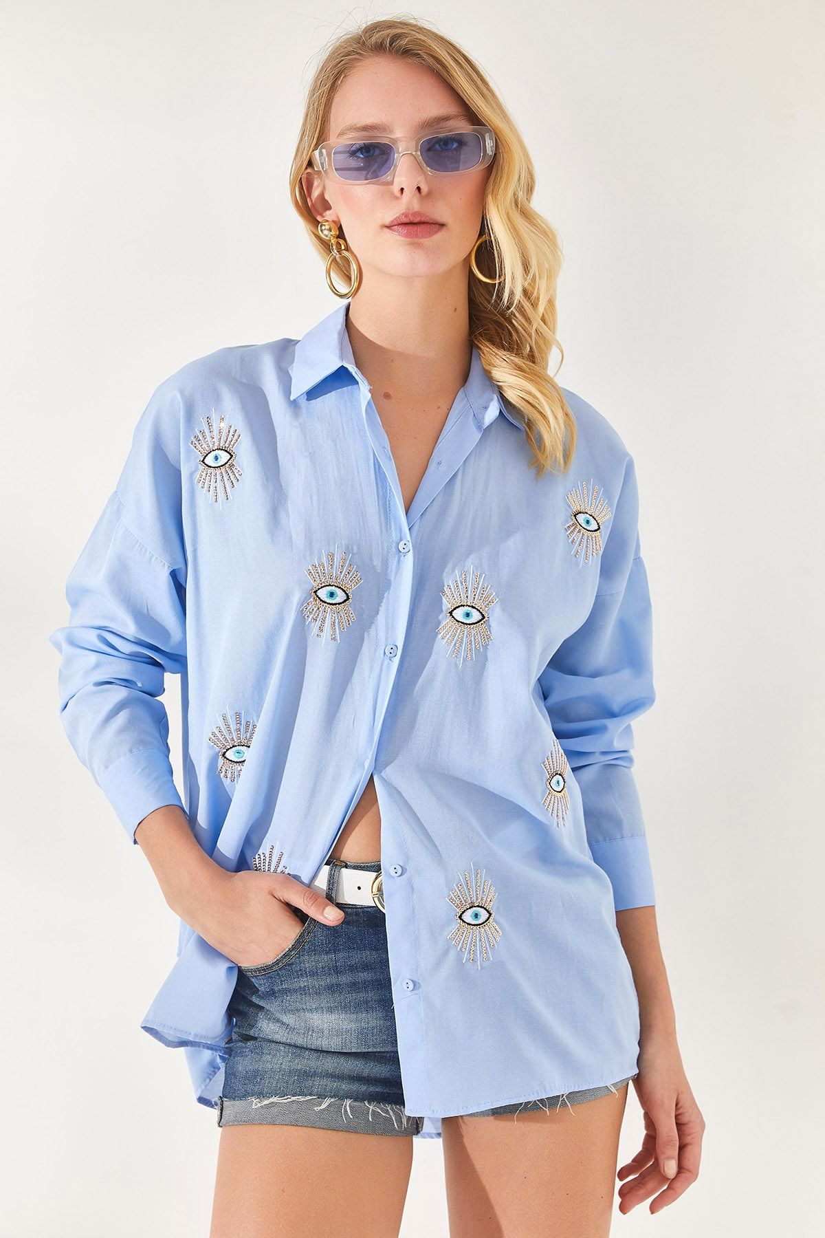 Olalook-Babyblaues gewebtes Boyfriend-Hemd mit Paillettendetails GML-19000992 2