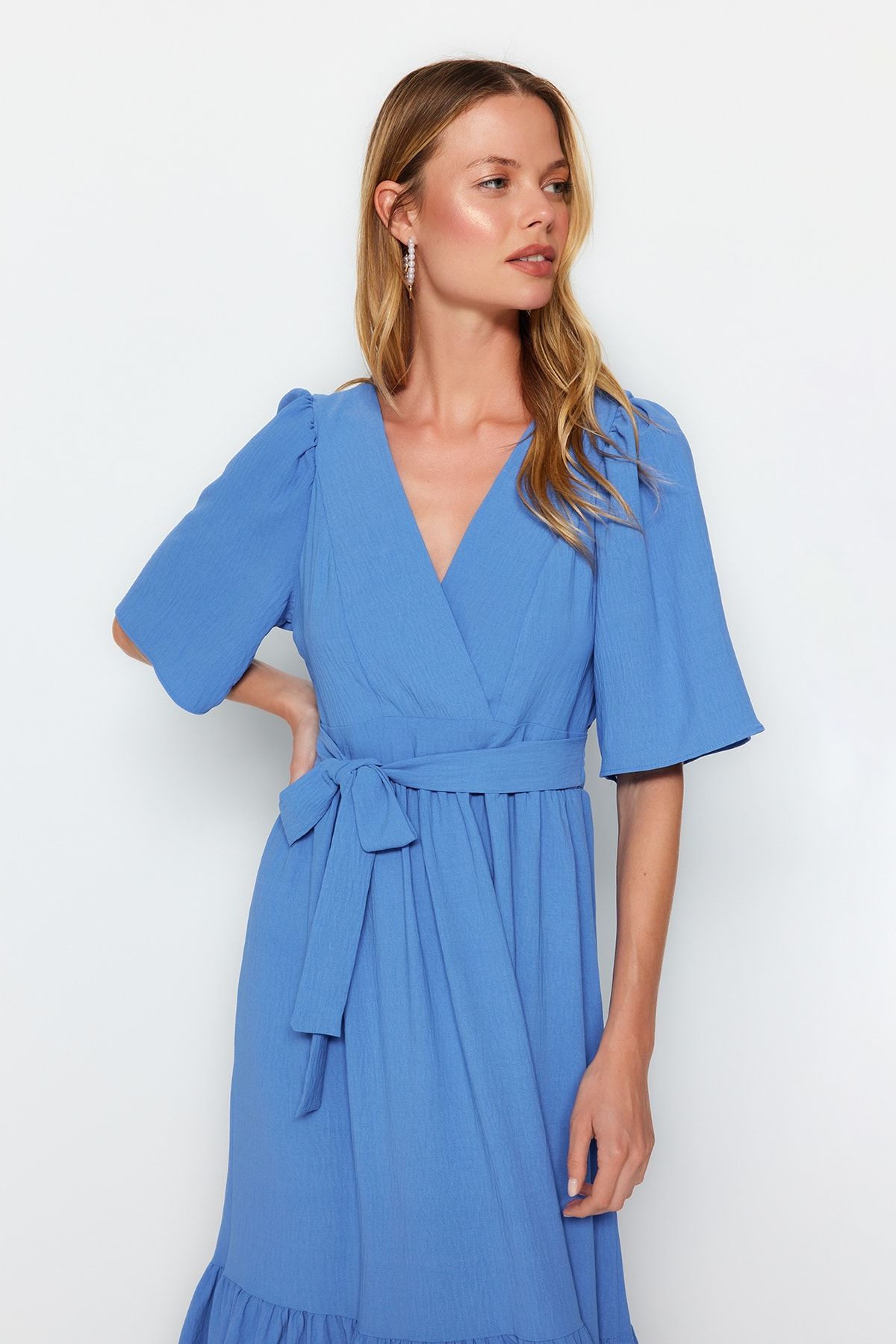 Kolekcia Trendyol-Indigo pásový strih A-strih s dvojitým náprsným golierom Detail chrbta Midi tkané šaty TWOSS23EL02164 3