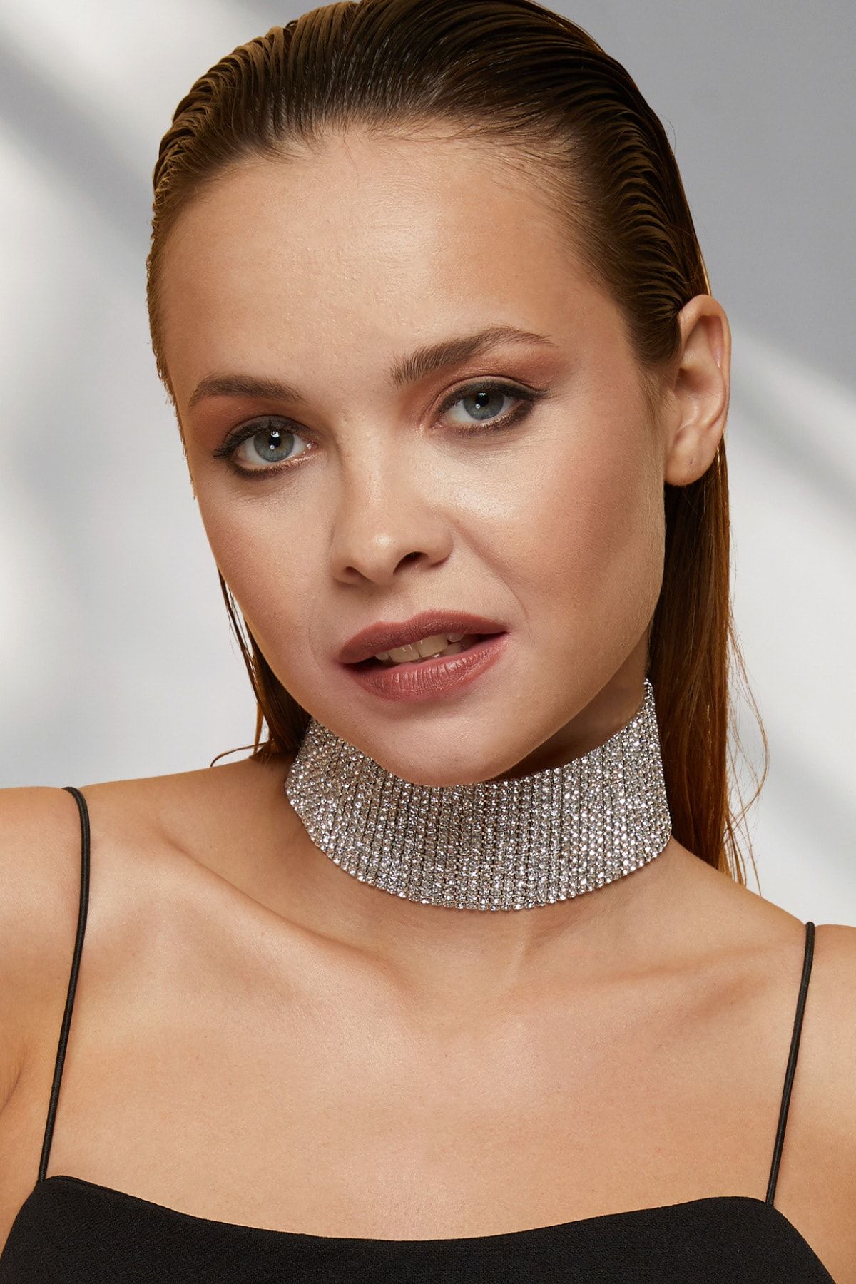 Womens diamond choker sale necklace