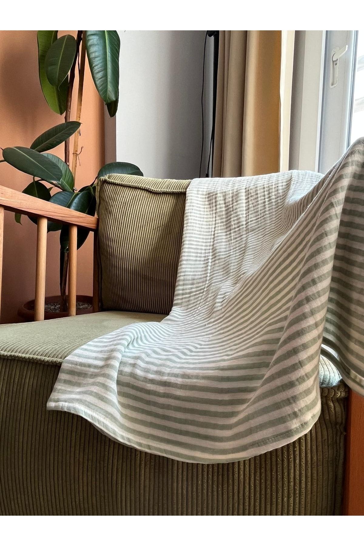 runbaby 115x95 cm Double Layer Muslin Baby Blanket Green Striped