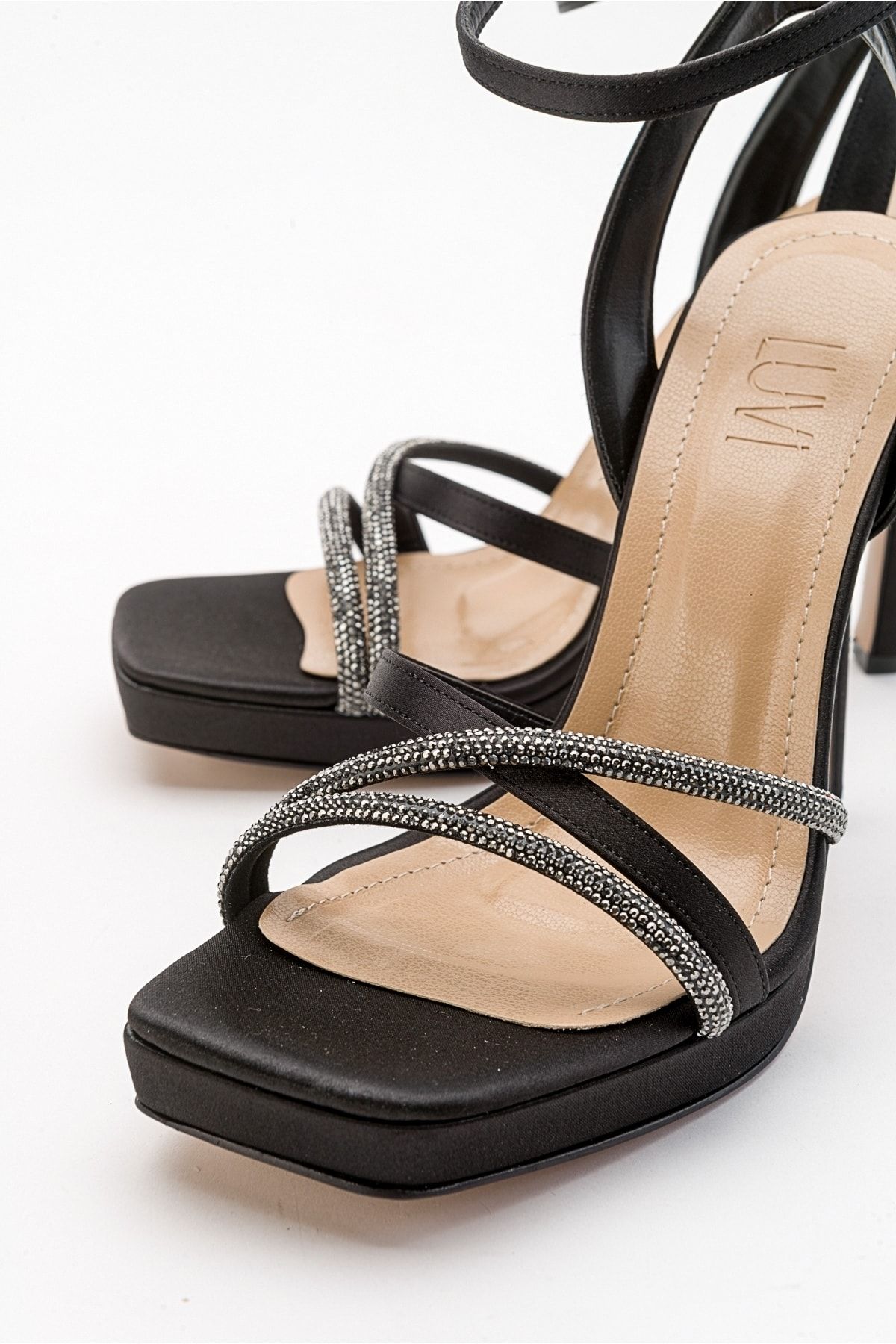 کفش مجلسی سیاه زنانه پاشنه ساتن اوزیا luvishoes