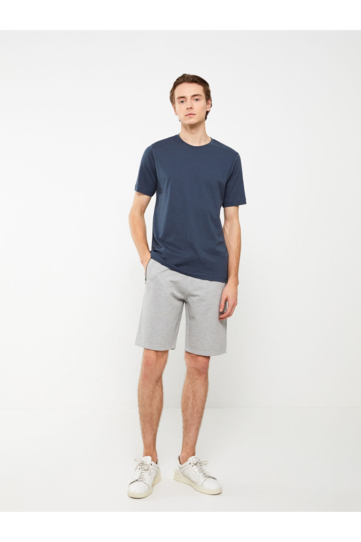 تیشرت مردانه آبی سرمه ای ال سی وایکیکی | s30113z8deleted1740304185 اورجینال - تصویر 3