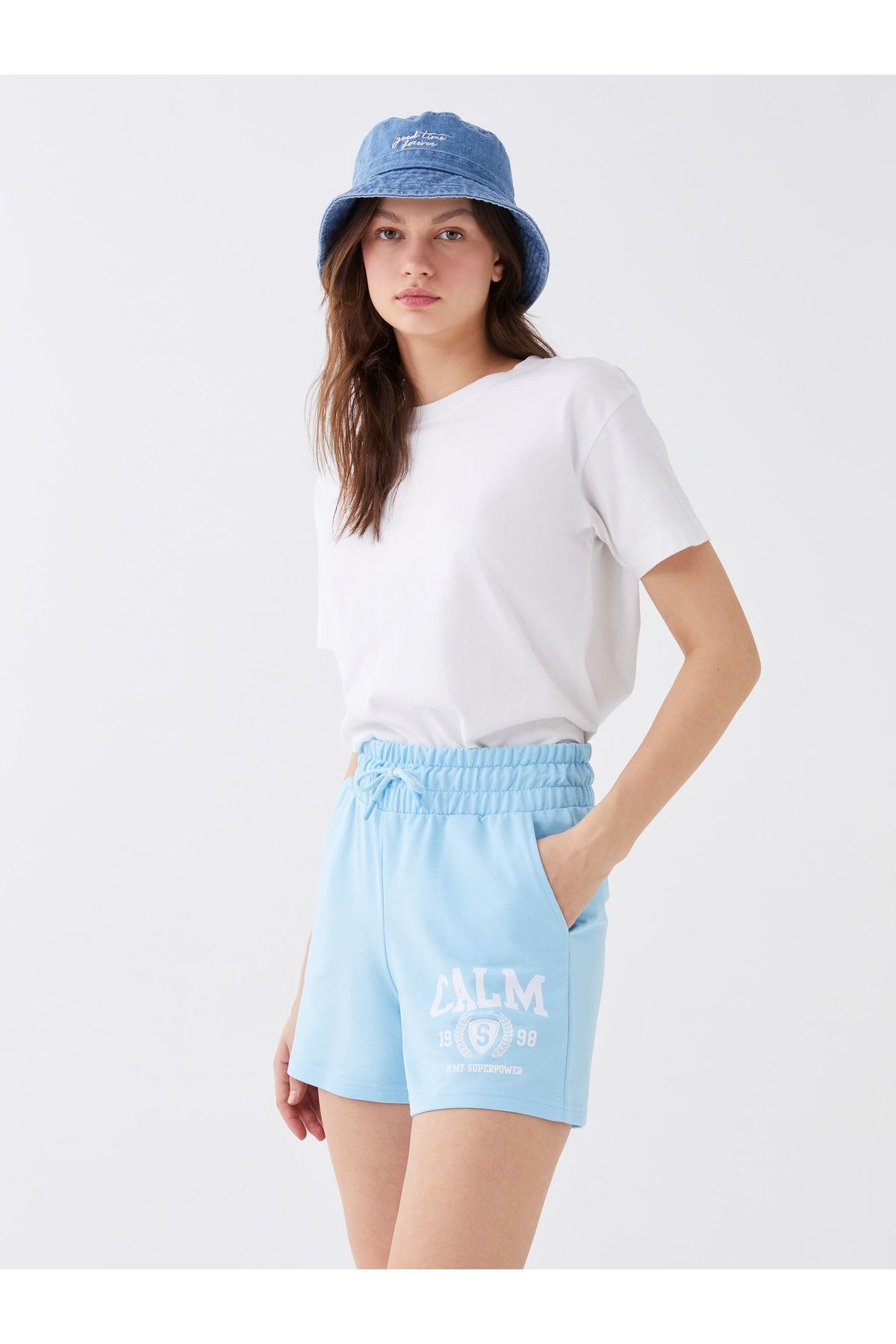 LC Waikiki Shorts Dunkelblau Mittlerer Bund Fast ausverkauft