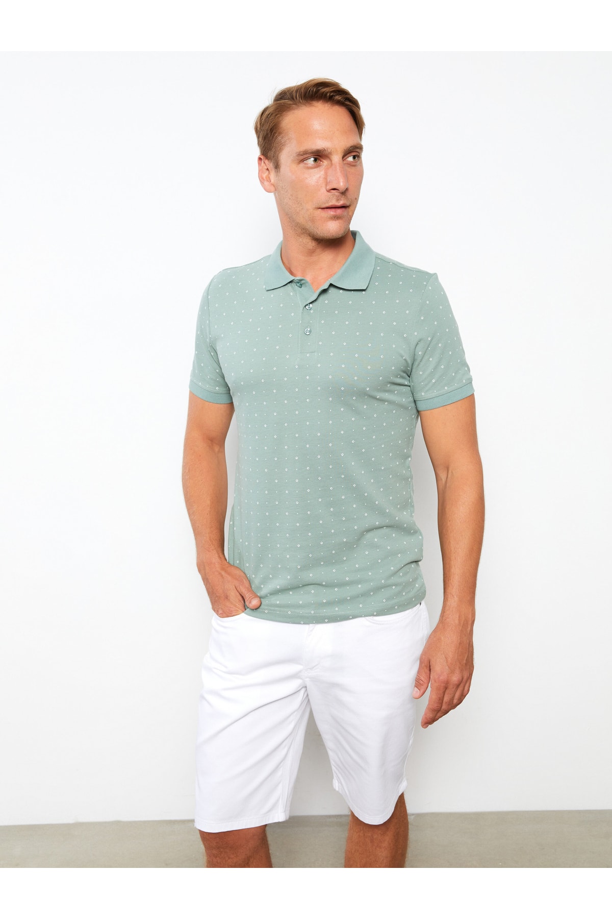LC Waikiki T-Shirt Grün Regular Fit Fast ausverkauft