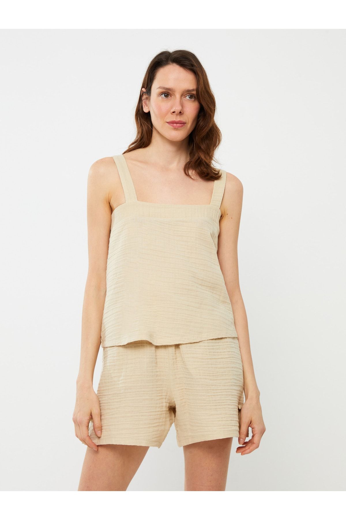 LC Waikiki-Damen-Pyjama-Set aus Musselin mit eckigem Kragen, Trägern und Shorts 2