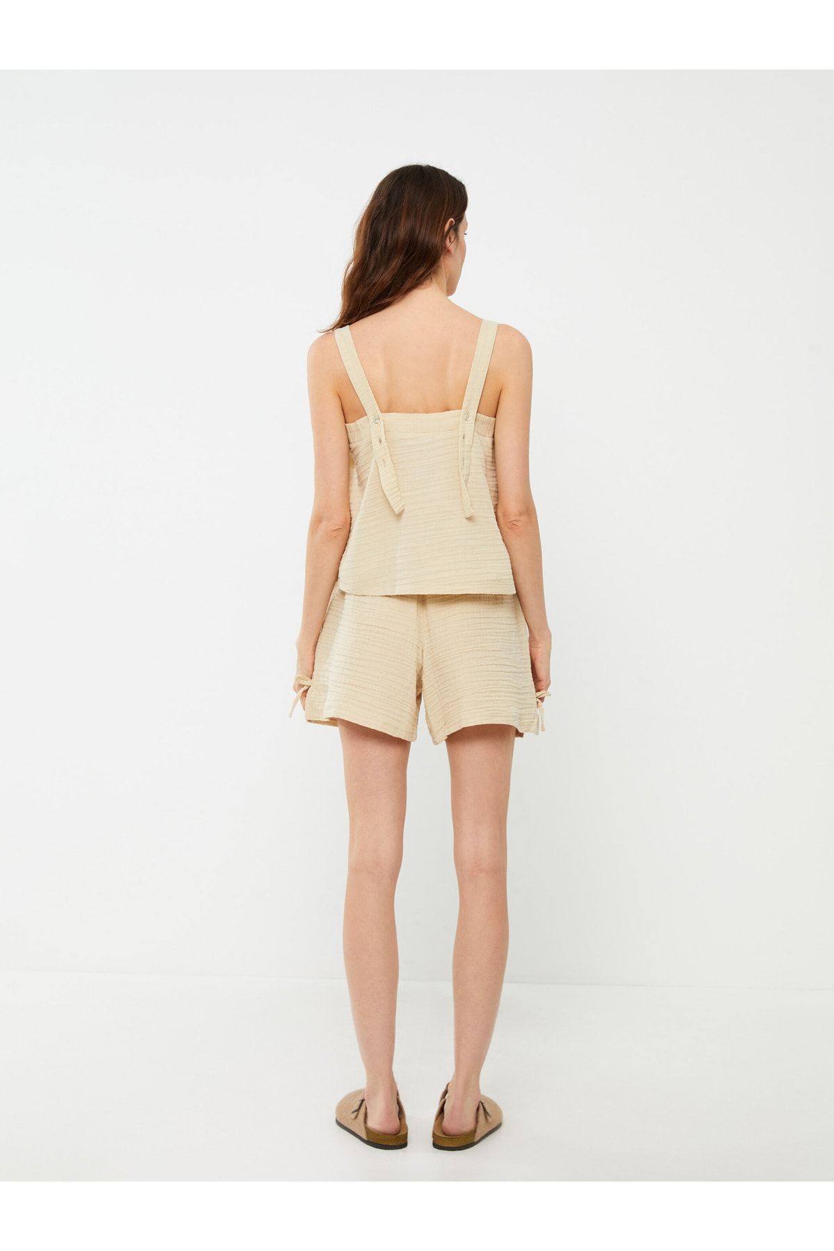 LC Waikiki-Damen-Pyjama-Set aus Musselin mit eckigem Kragen, Trägern und Shorts 5