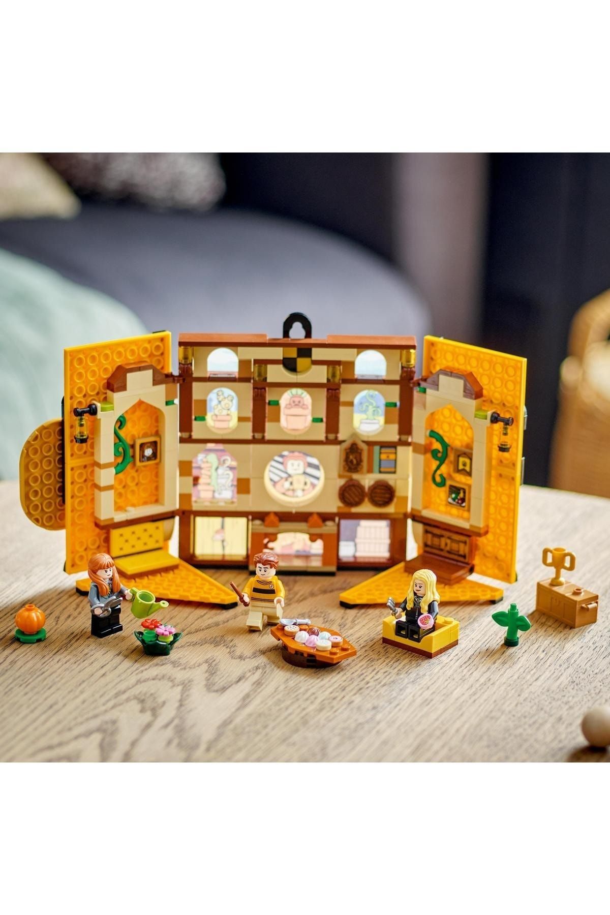 LEGO-JFF Game® Harry Potter Hufflepuff Building Flag Creative Toy Building Set 313 Pieces 10