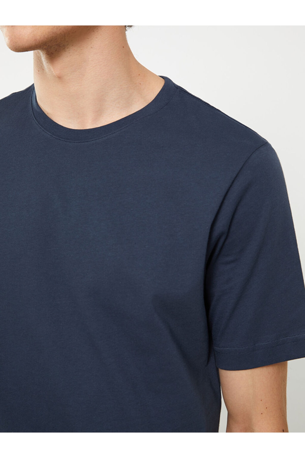تیشرت مردانه آبی سرمه ای ال سی وایکیکی | s30113z8deleted1740304185 اورجینال - تصویر 4