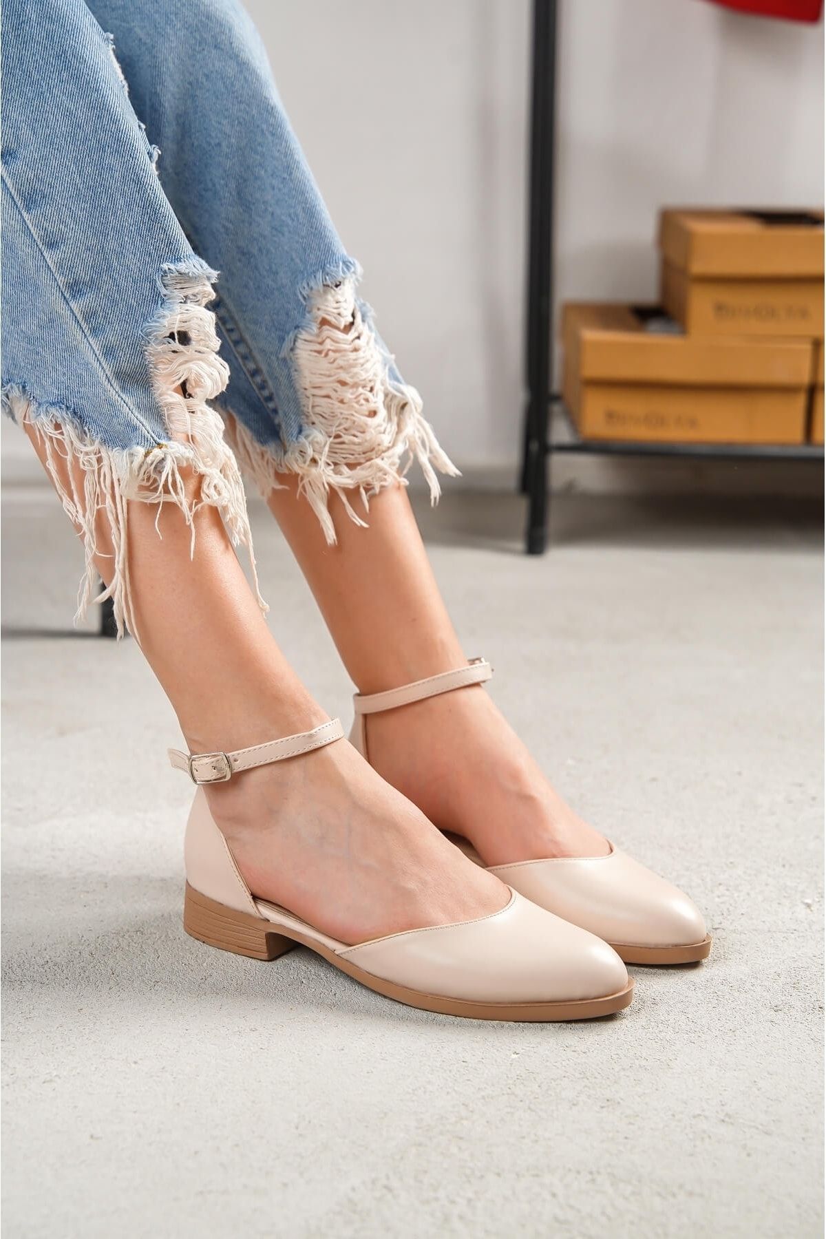 Ankle strap shop flats closed toe