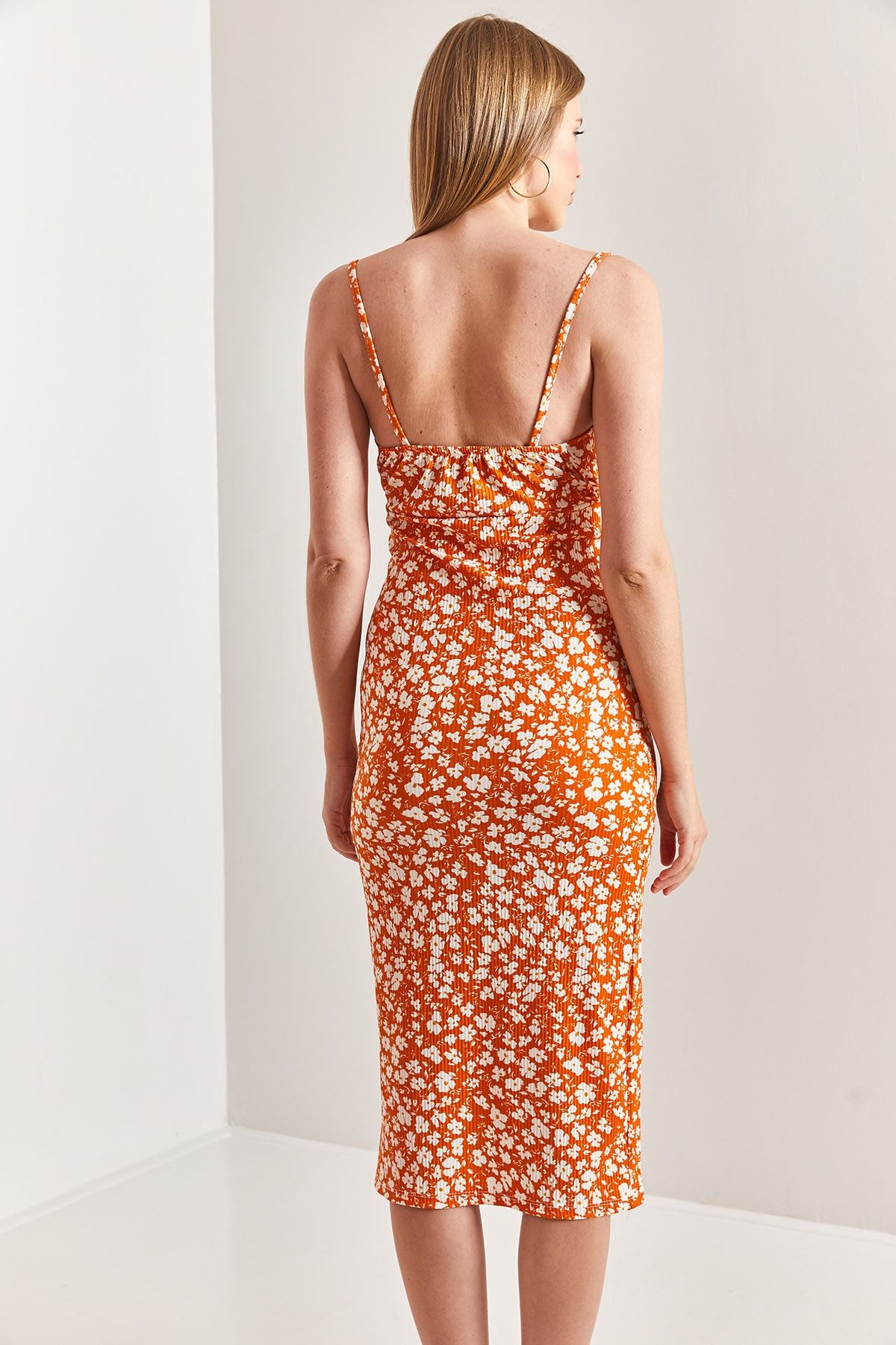 Bianco Lucci Women s Rope Strap Daisy Patterned Camisole Dress