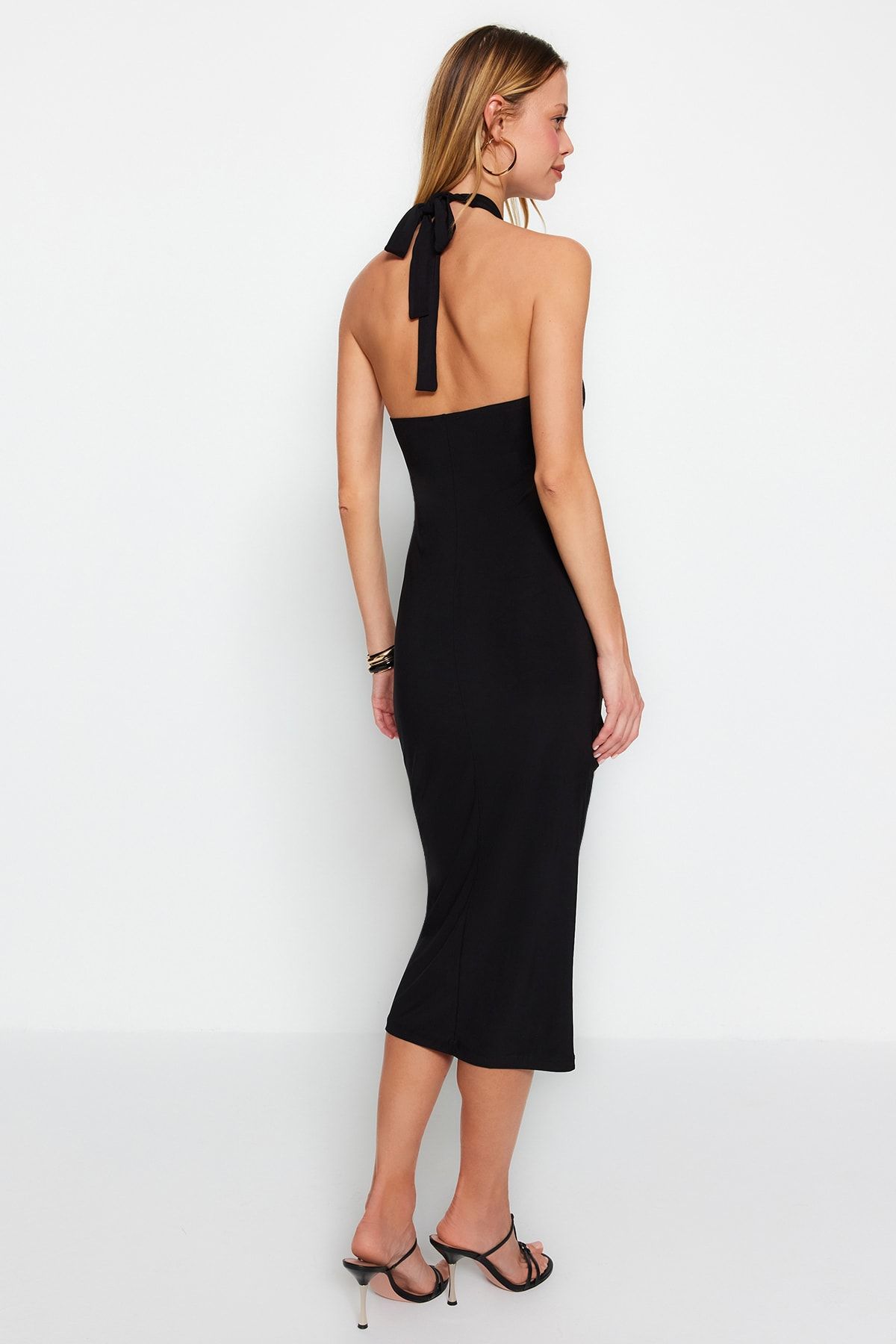 Trendyol Collection-Schwarzes, drapiertes Neckholder-Bleistiftkleid aus flexiblem Strick in Midilänge TWOSS23EL02370 5