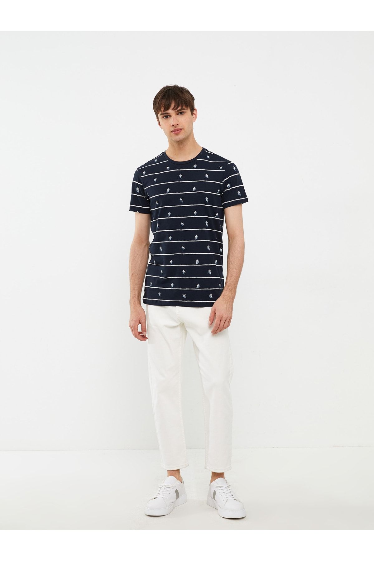 LC Waikiki T-Shirt Dunkelblau Regular Fit Fast ausverkauft