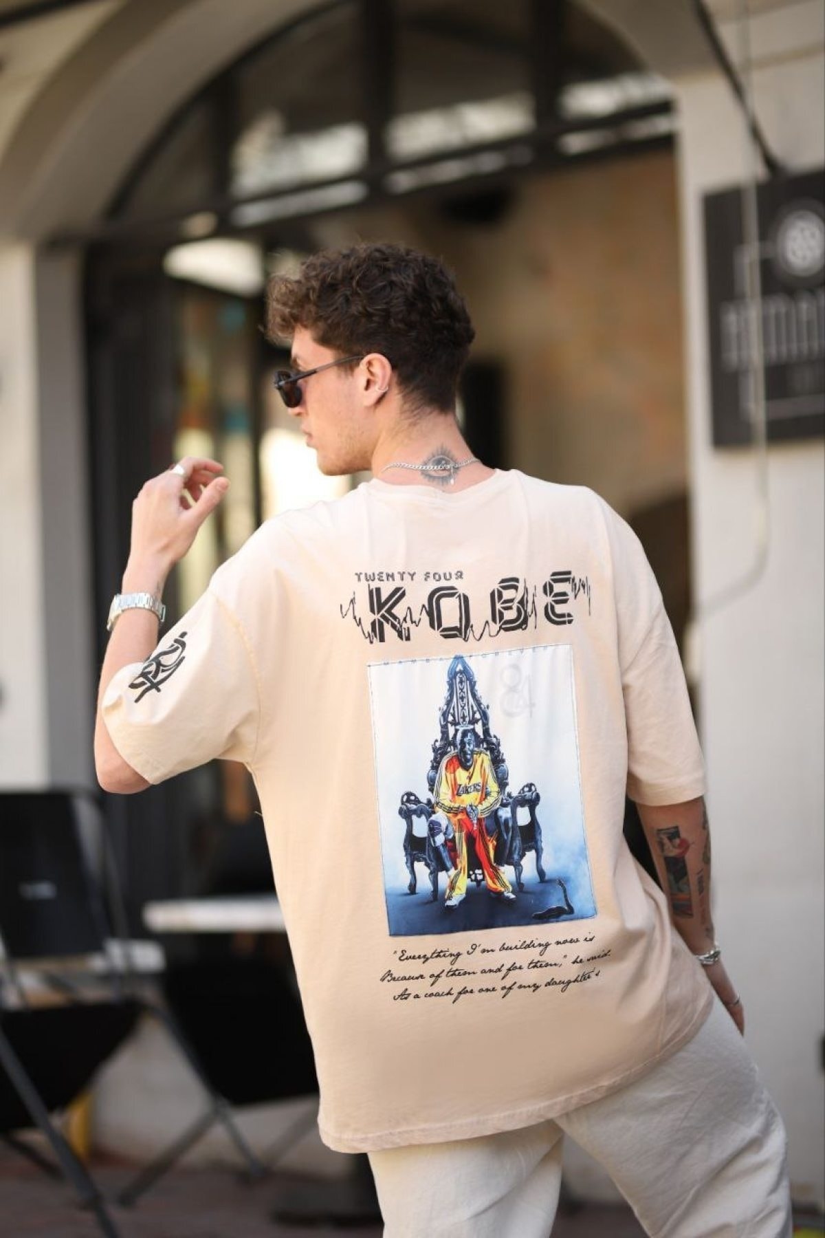 Kobe Baskılı Parçalı Oversize %100 Pamuk Bej T-shirt