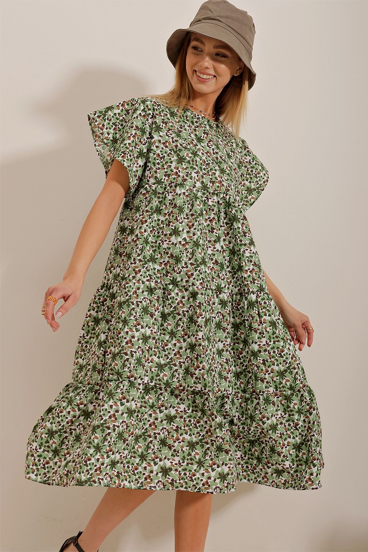 Trend Alaçatı Stili Damen-Popelinekleid mit Rundhalsausschnitt, Volant und  Blumenmuster in Khaki ALC-X10241 - Trendyol