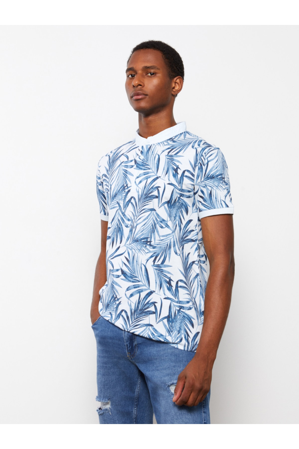 LC Waikiki T-Shirt Dunkelblau Regular Fit Fast ausverkauft