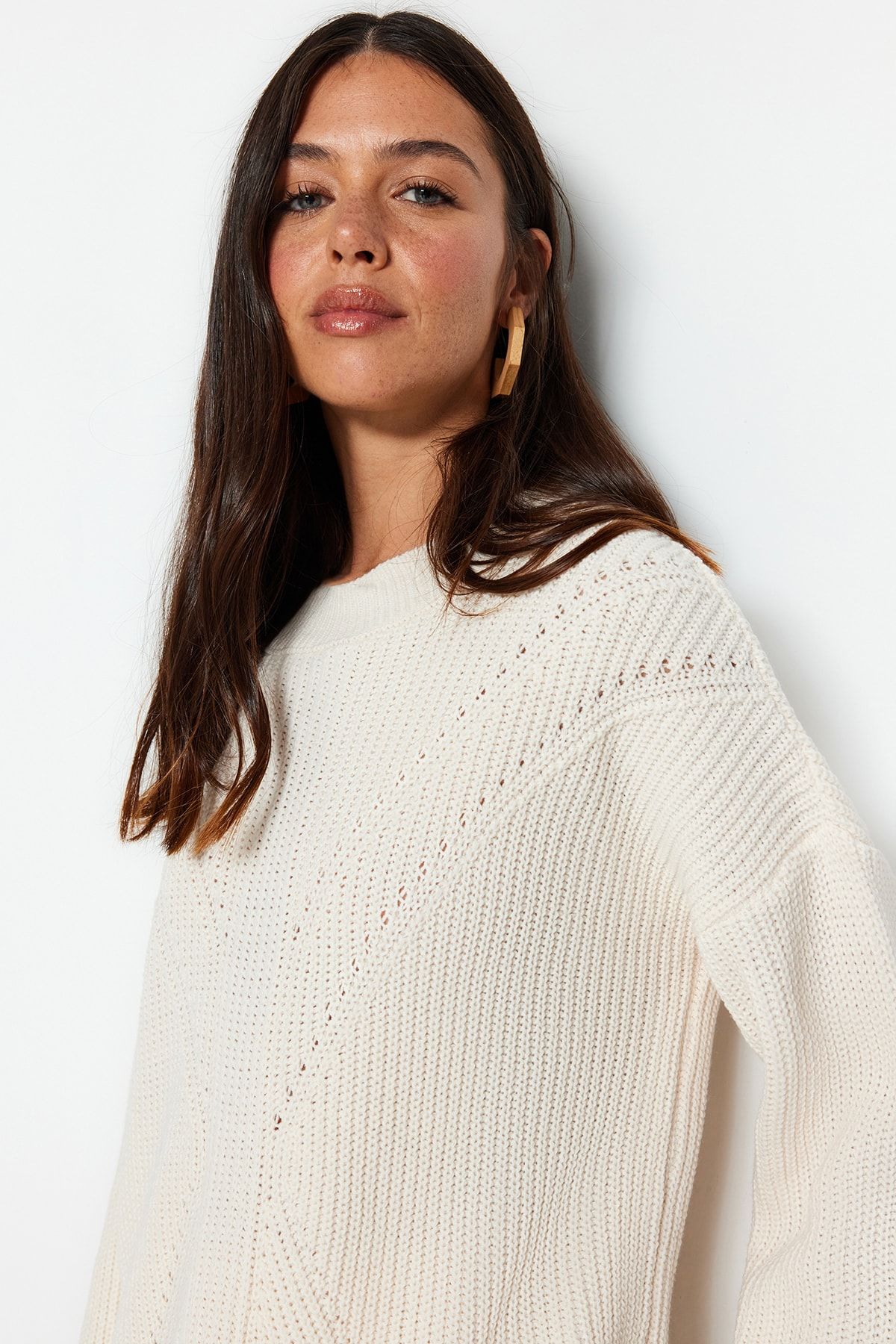 Trendyol Modest-Steiniger Strickpullover mit Rundhalsausschnitt TCTAW24AK00023 4