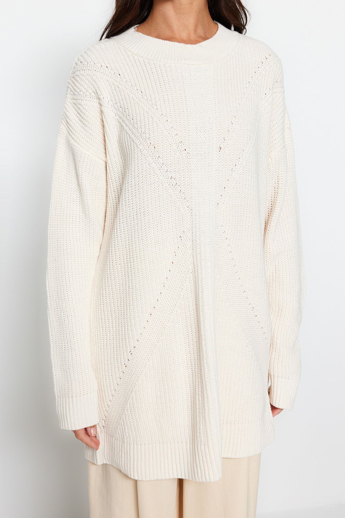 Trendyol Modest-Steiniger Strickpullover mit Rundhalsausschnitt TCTAW24AK00023 5