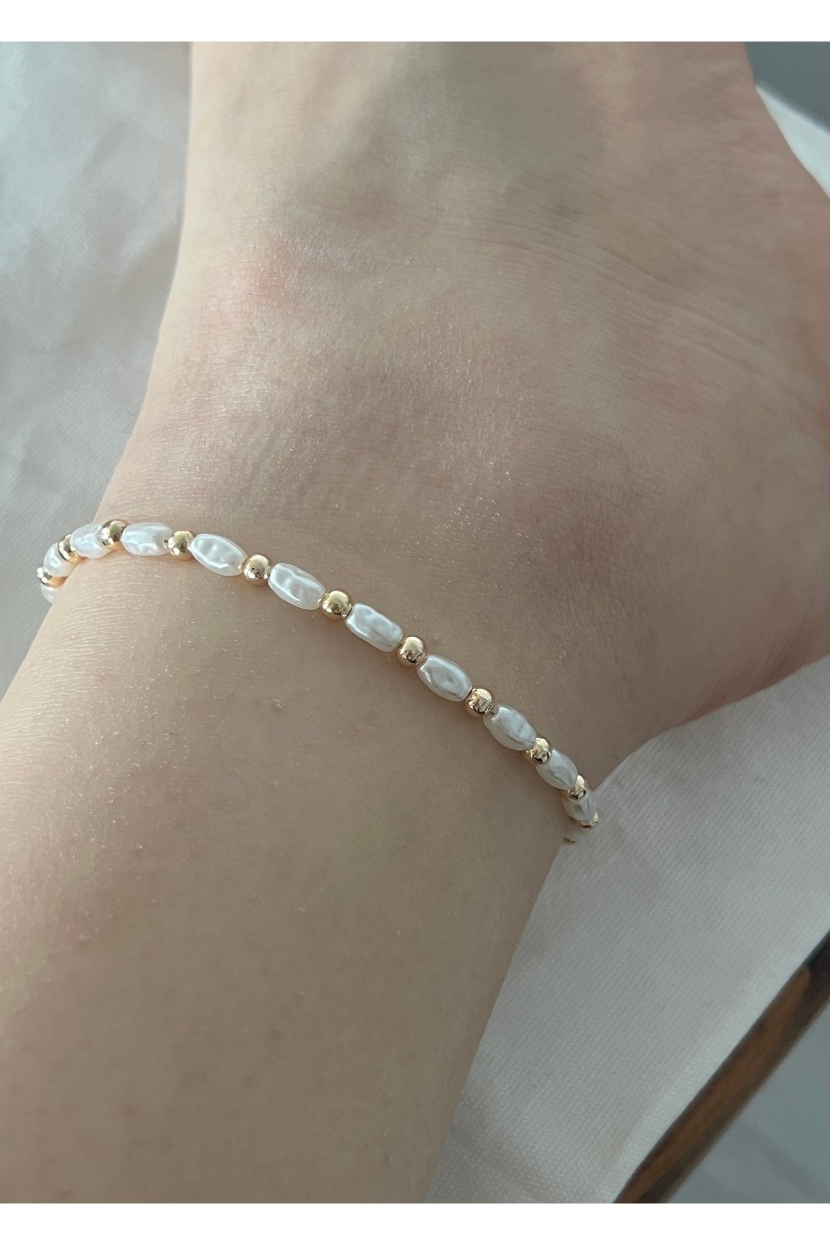 Pearl tennis bracelet top