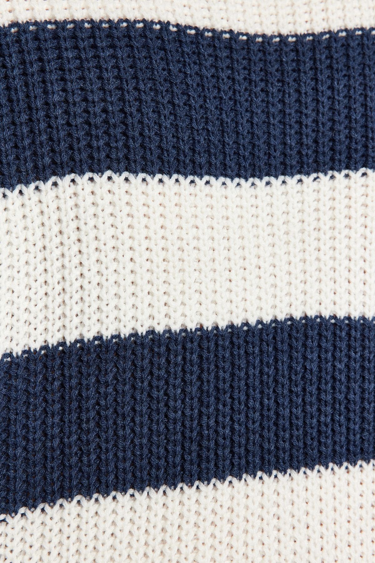 Trendyol Collection-Indigofarbener, lässiger, übergroßer, weit sitzender, gestreifter Strickpullover mit Rundhalsausschnitt TMNAW23KZ00106 6