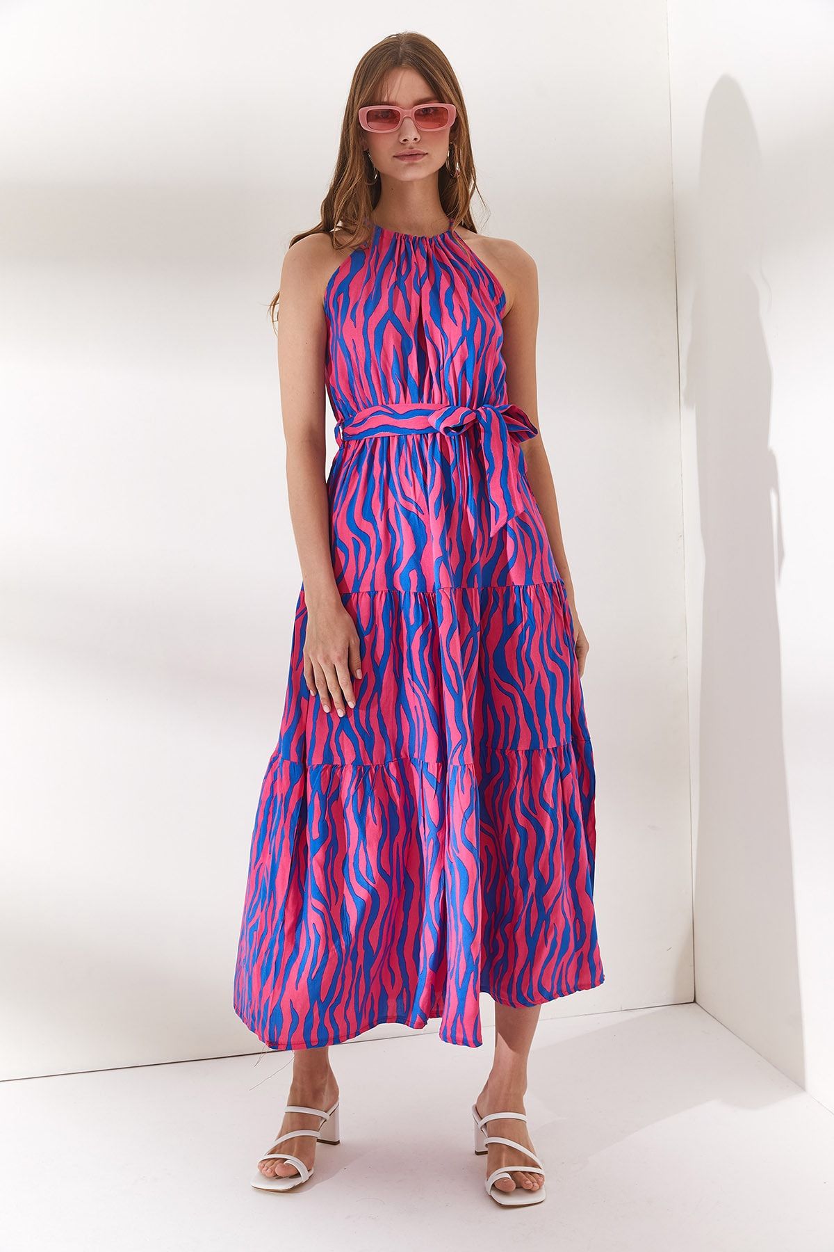 Kadın Zebra Fuşya Halter Yaka Kuşaklı Dokuma Viscon Elbise ELB-19001548