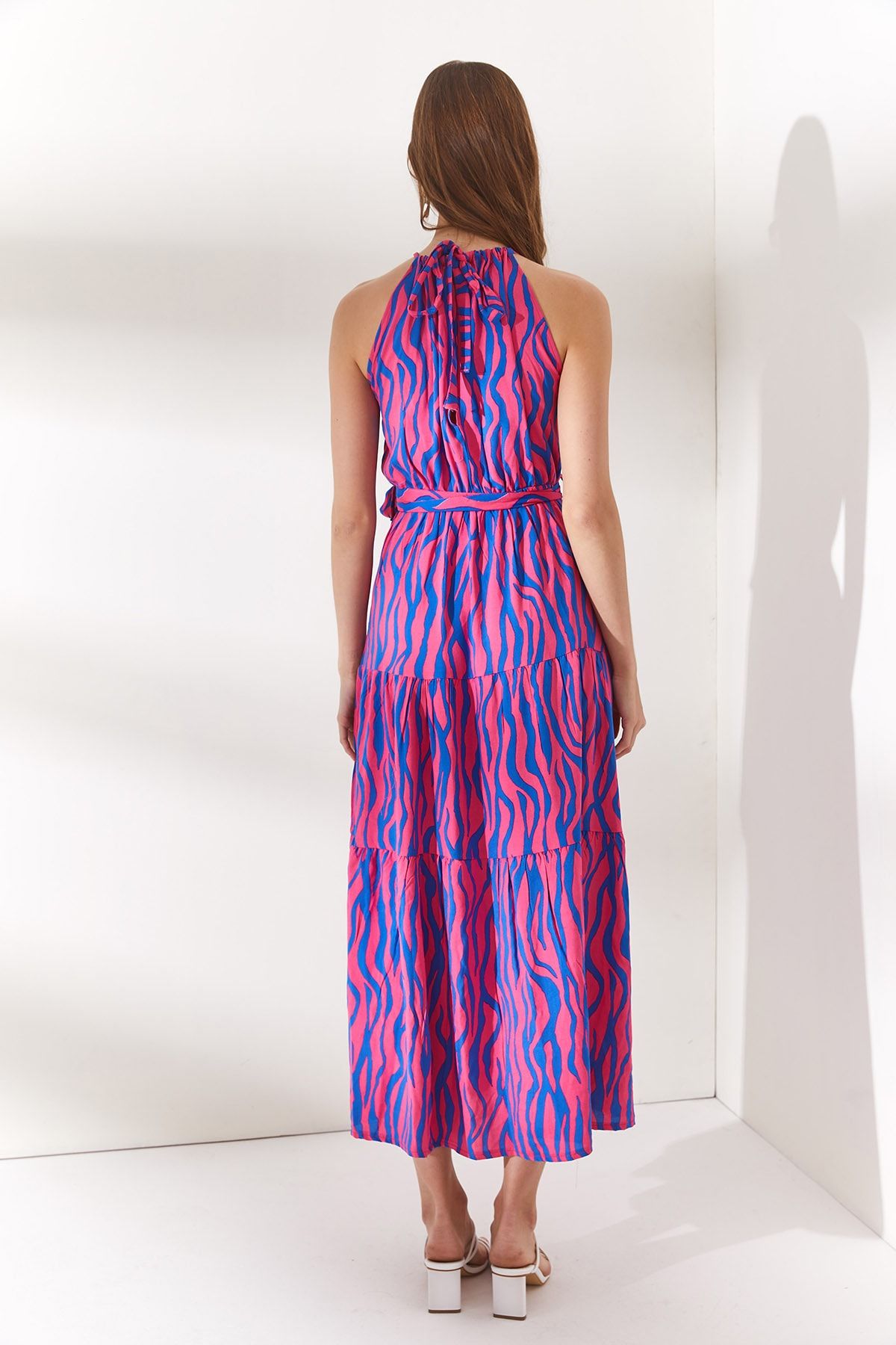 Kadın Zebra Fuşya Halter Yaka Kuşaklı Dokuma Viscon Elbise ELB-19001548