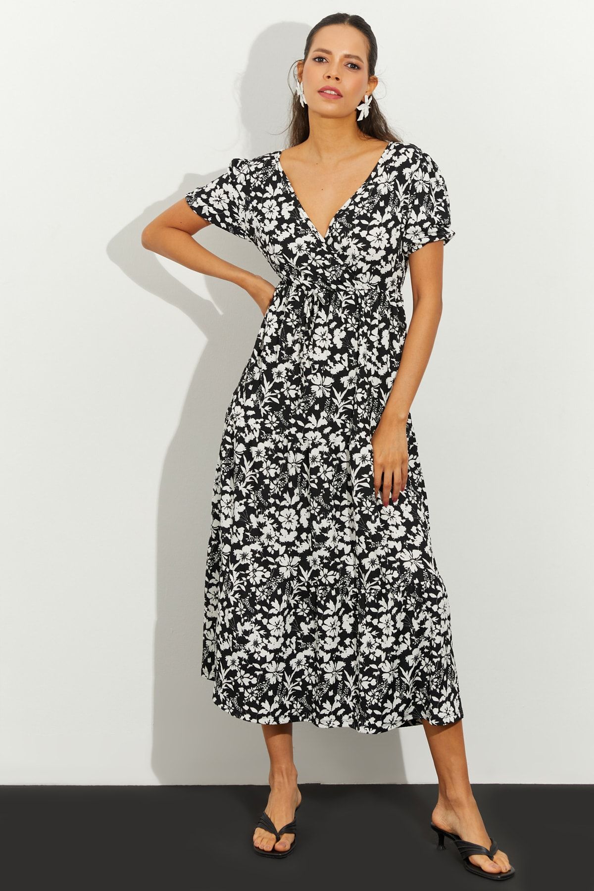 The Single-breasted Floral Midi Dress