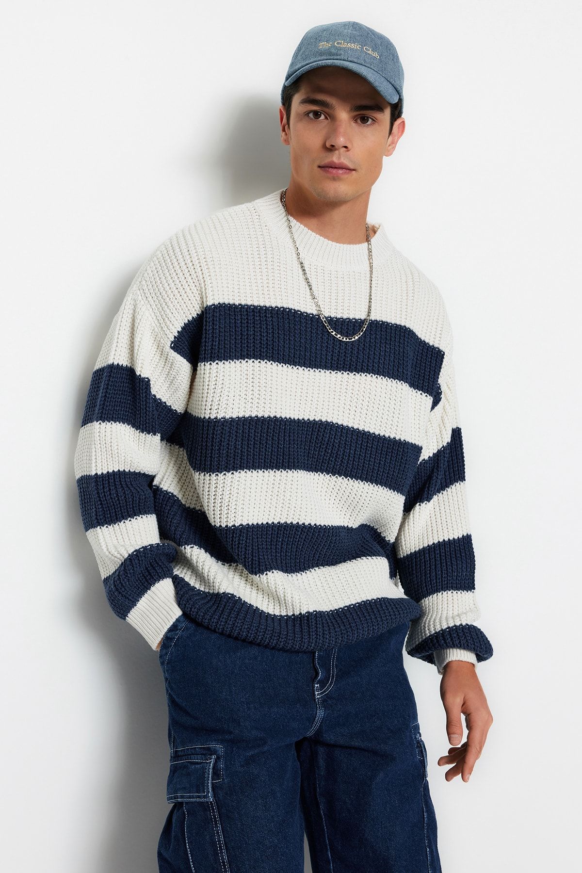 Trendyol Collection-Indigofarbener, lässiger, übergroßer, weit sitzender, gestreifter Strickpullover mit Rundhalsausschnitt TMNAW23KZ00106 5