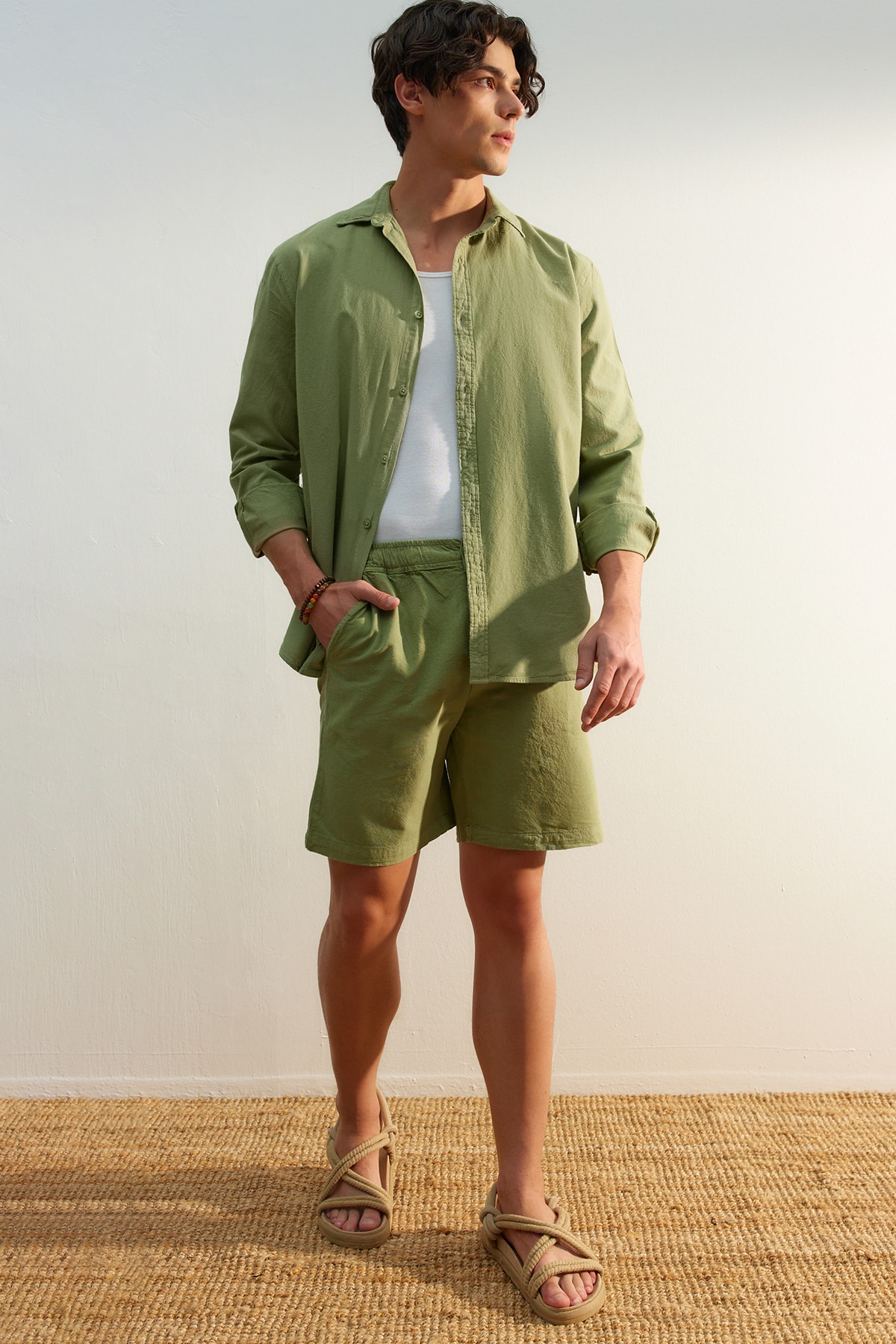 Trendyolmilla  Haki Loose Fit Pamuklu Bağcıklı Şort TMNSS23SR00056 - Görsel 2