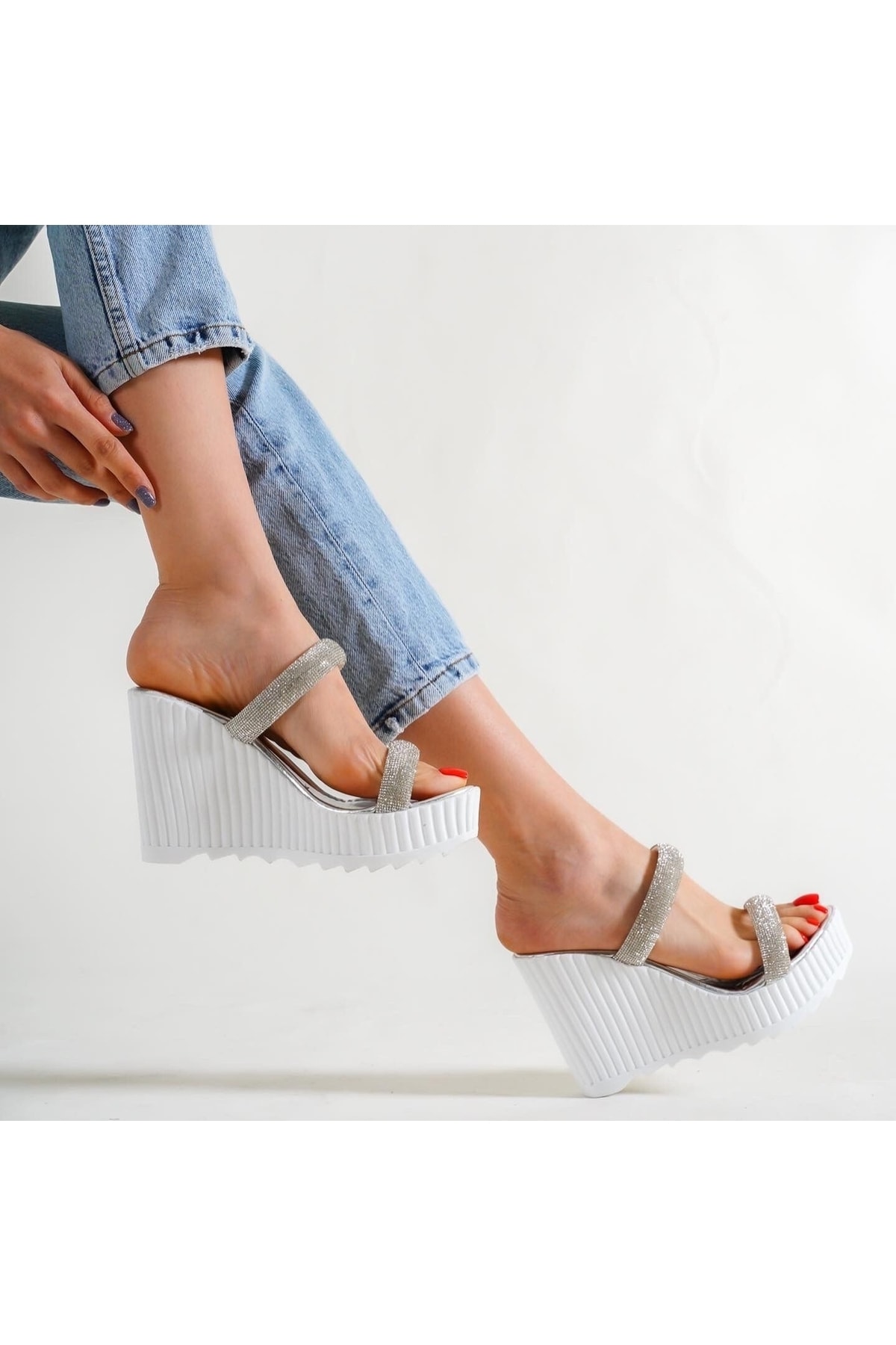 Ivana Beyaz Boncuk Işlemeli Dolgu Topuk Terlik