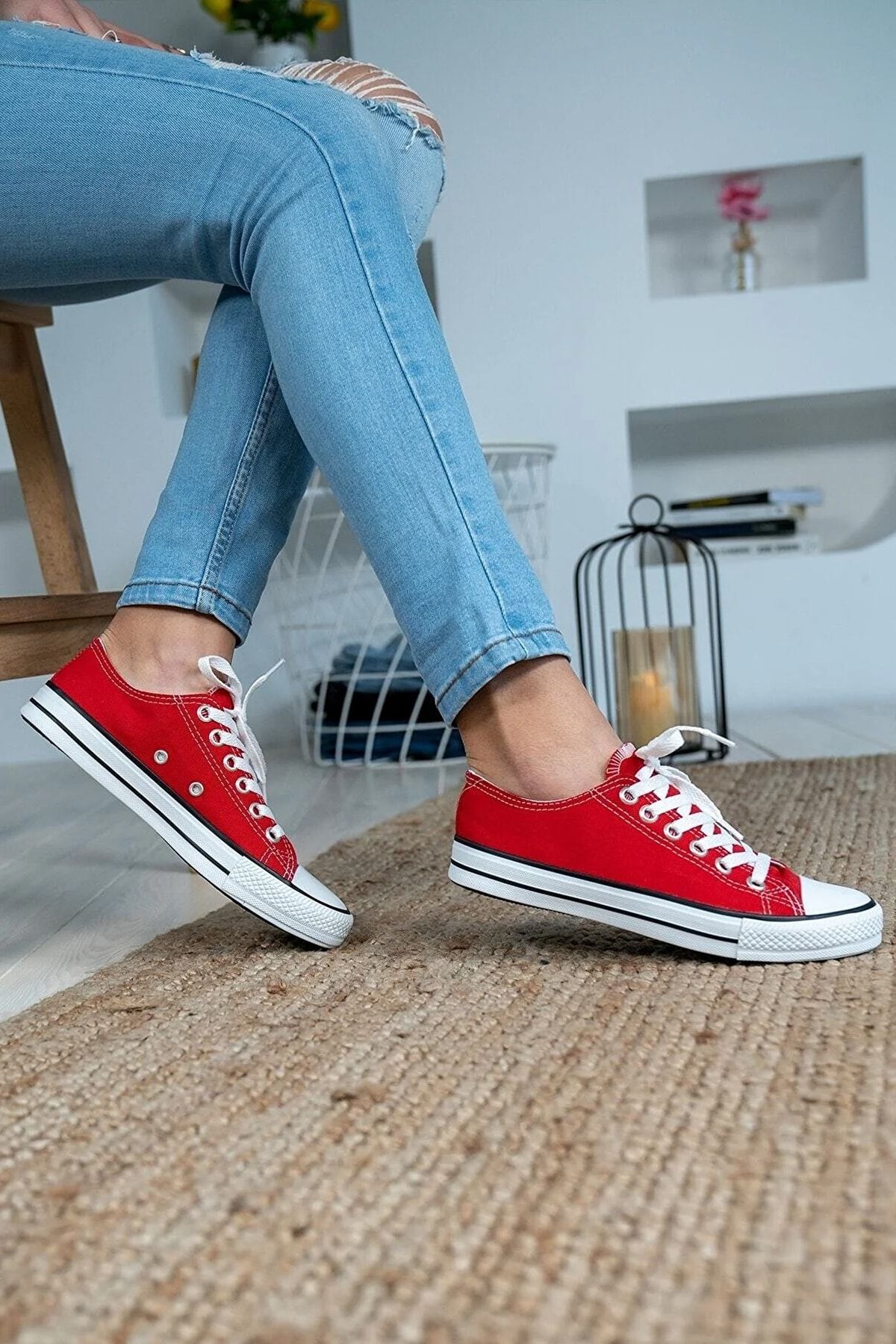 Converse dainty deals rojas