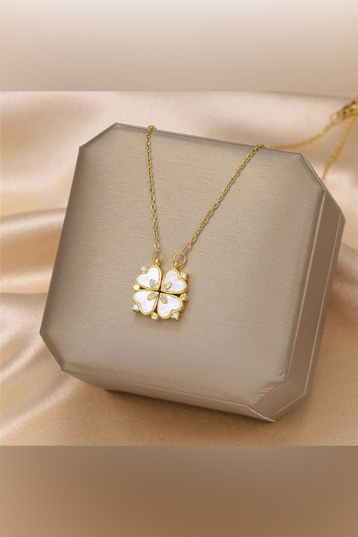 Gold mother sales of pearl necklace