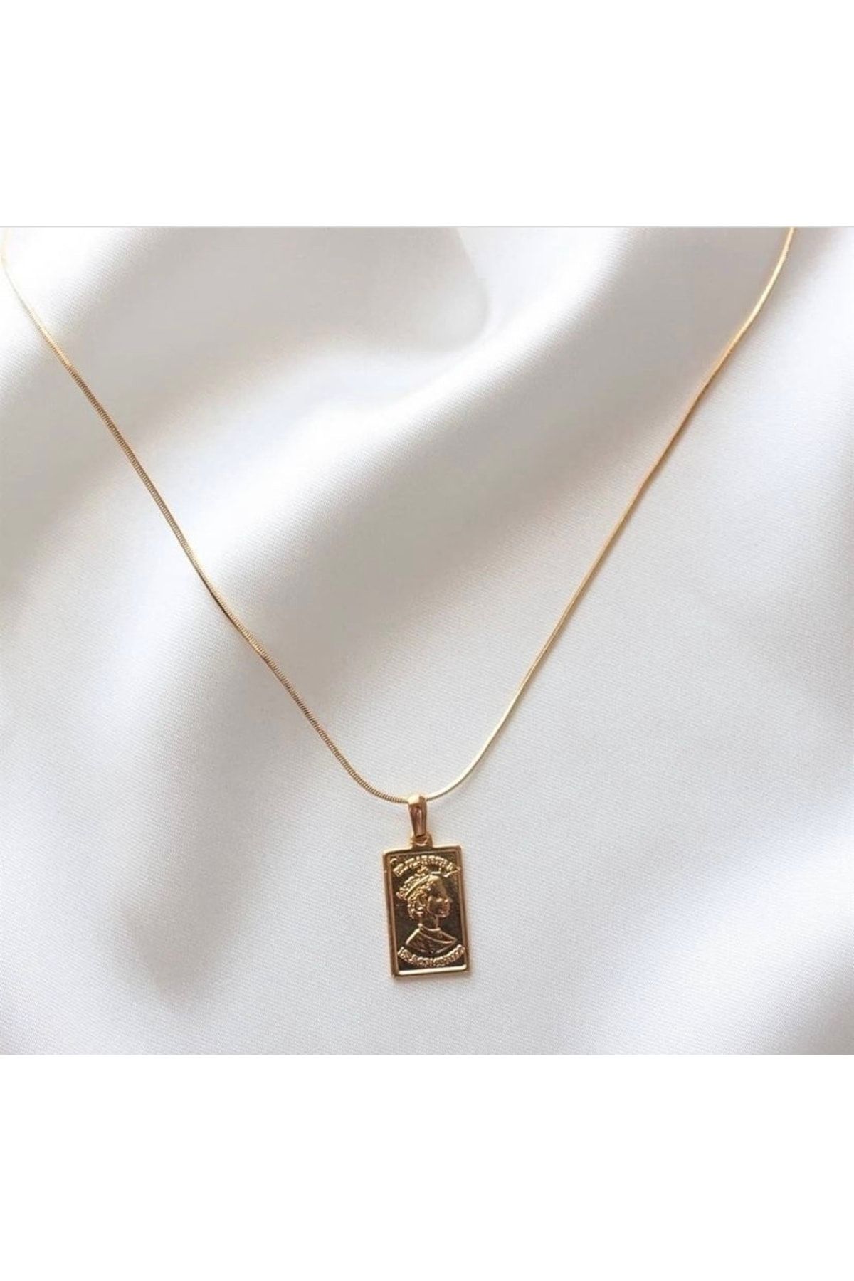 Gold square pendant shop necklace