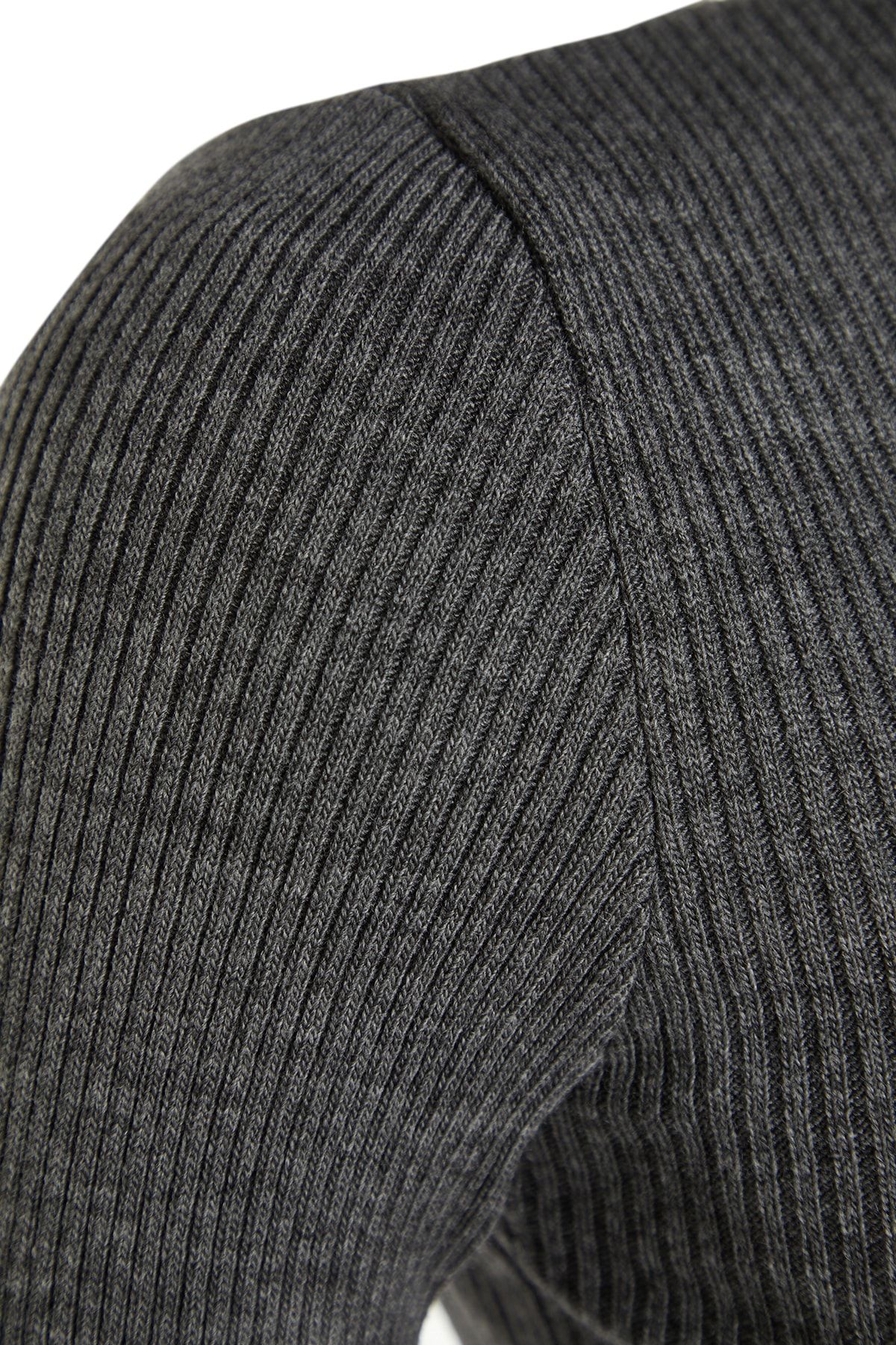 Trendyol Collection-Rollkragenpullover in Anthrazit – TWOAW21KZ1279 9