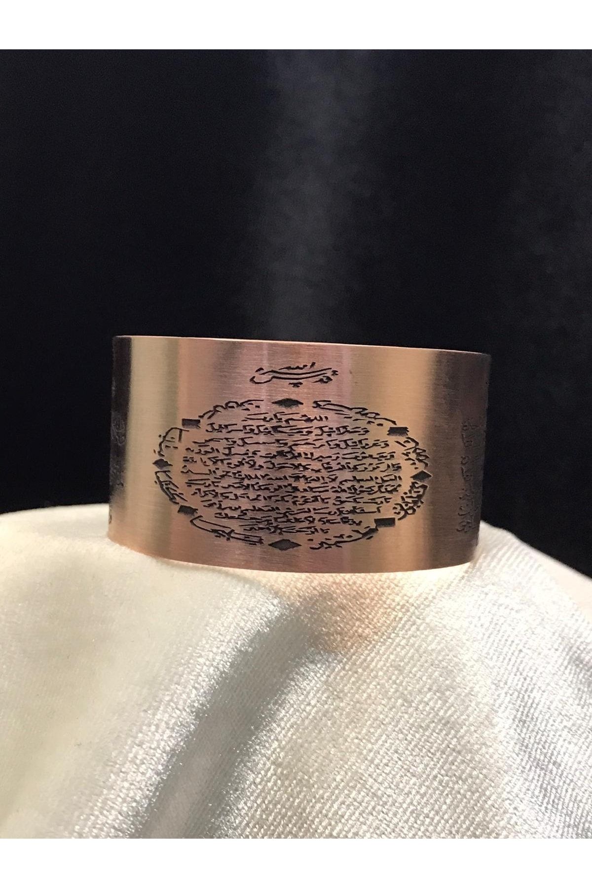 Signet bracelet top