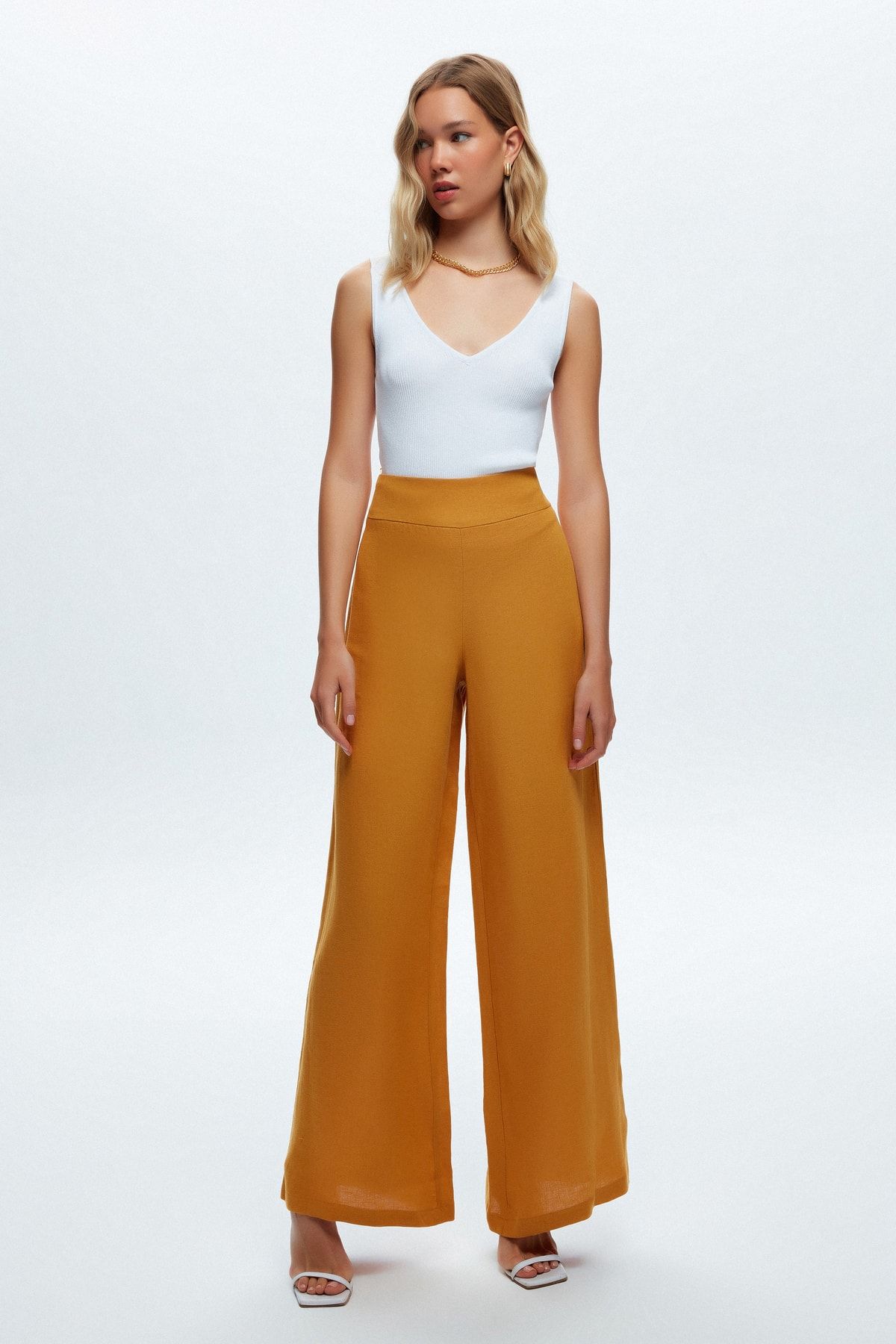 complete the look image