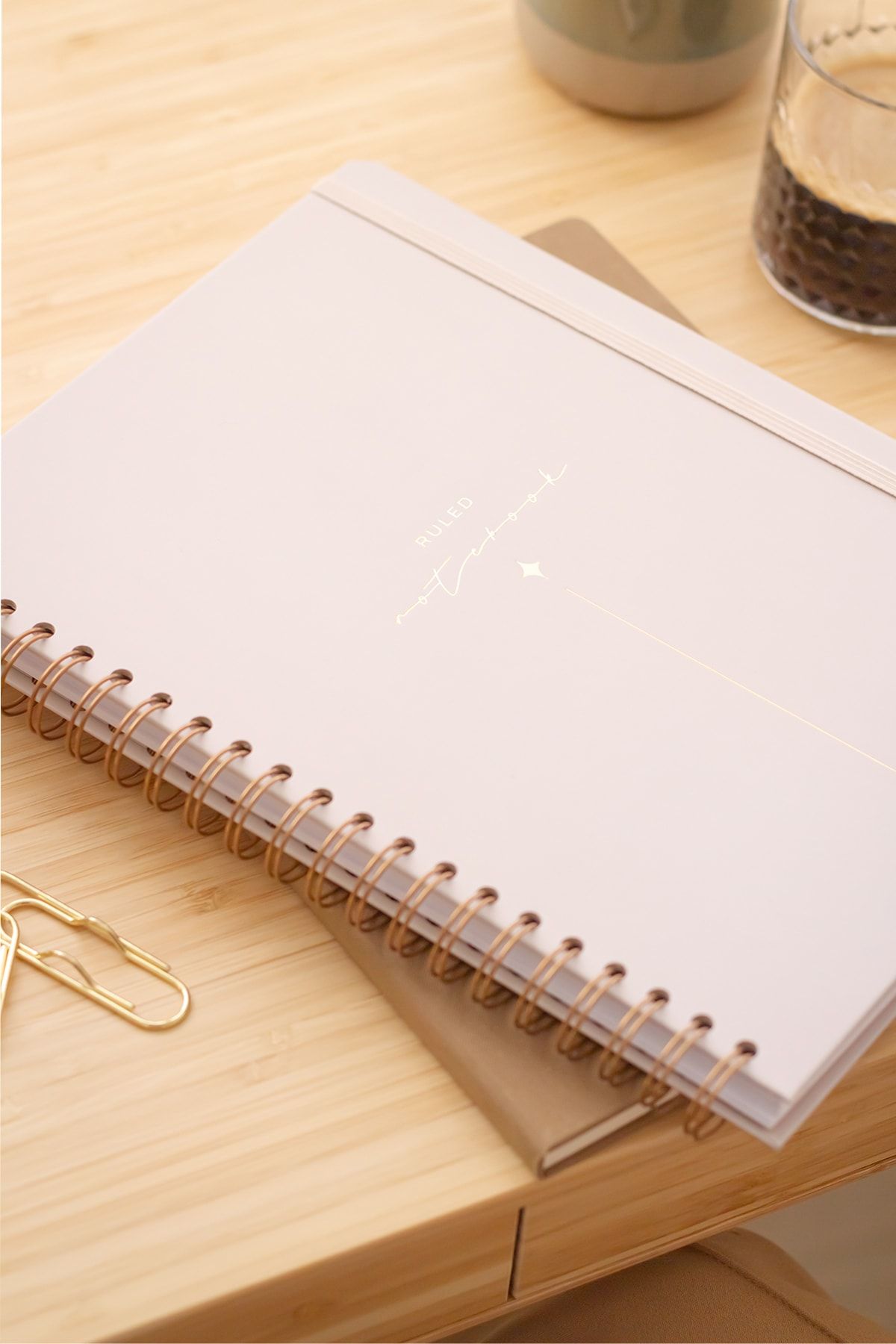 Matt Notebook-دفتر ملاحظات ذو غلاف صلب حلزوني مرن مقاس 20 × 28 سم مقاس A4، مخطط باللون البيج 2