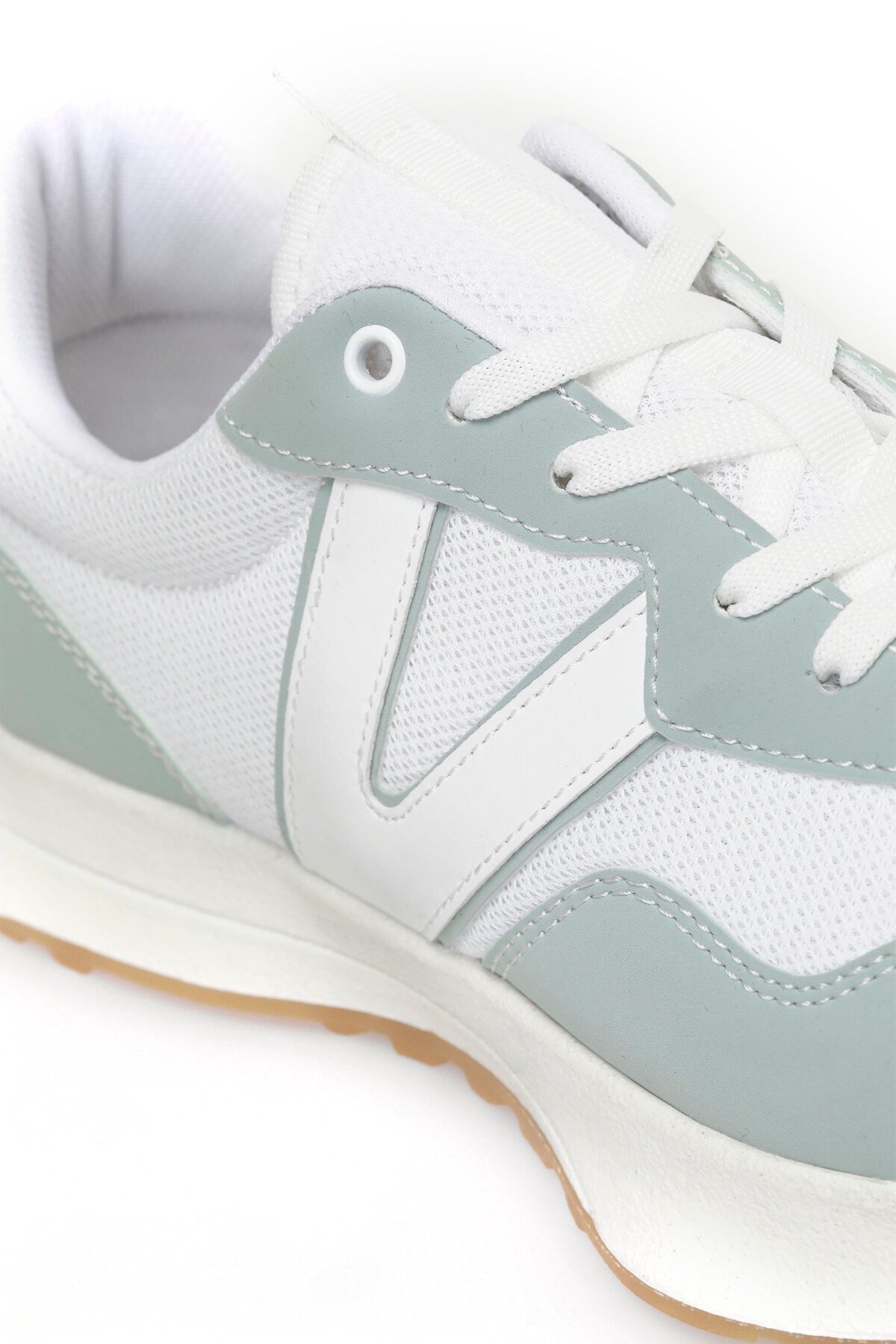 New balance 670 mint top