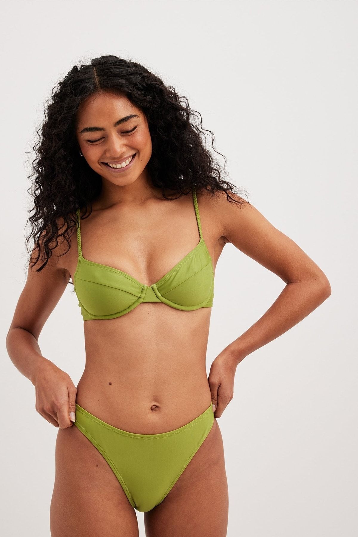 NA-KD Bikini-Hose Grün Unifarben Fast ausverkauft