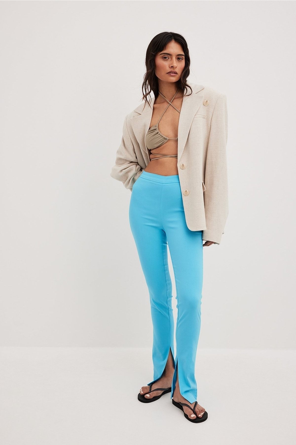 NA-KD Hose mit mittlerer Taille und Schlitz - Trendyol