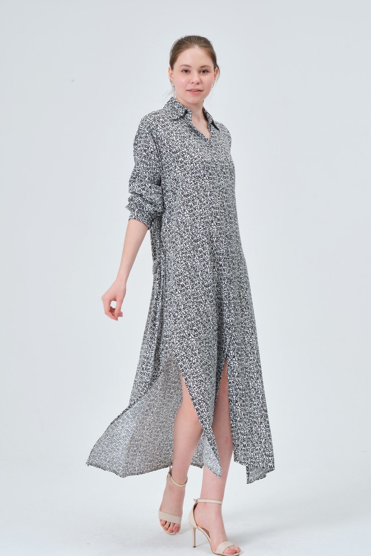 Asena Mila Dokuma Visc0n Kemerli Kumaş Kaplama Düğme Detaylı Yırtmaçlı Harf Desenli Plaj Gömlek Elbise