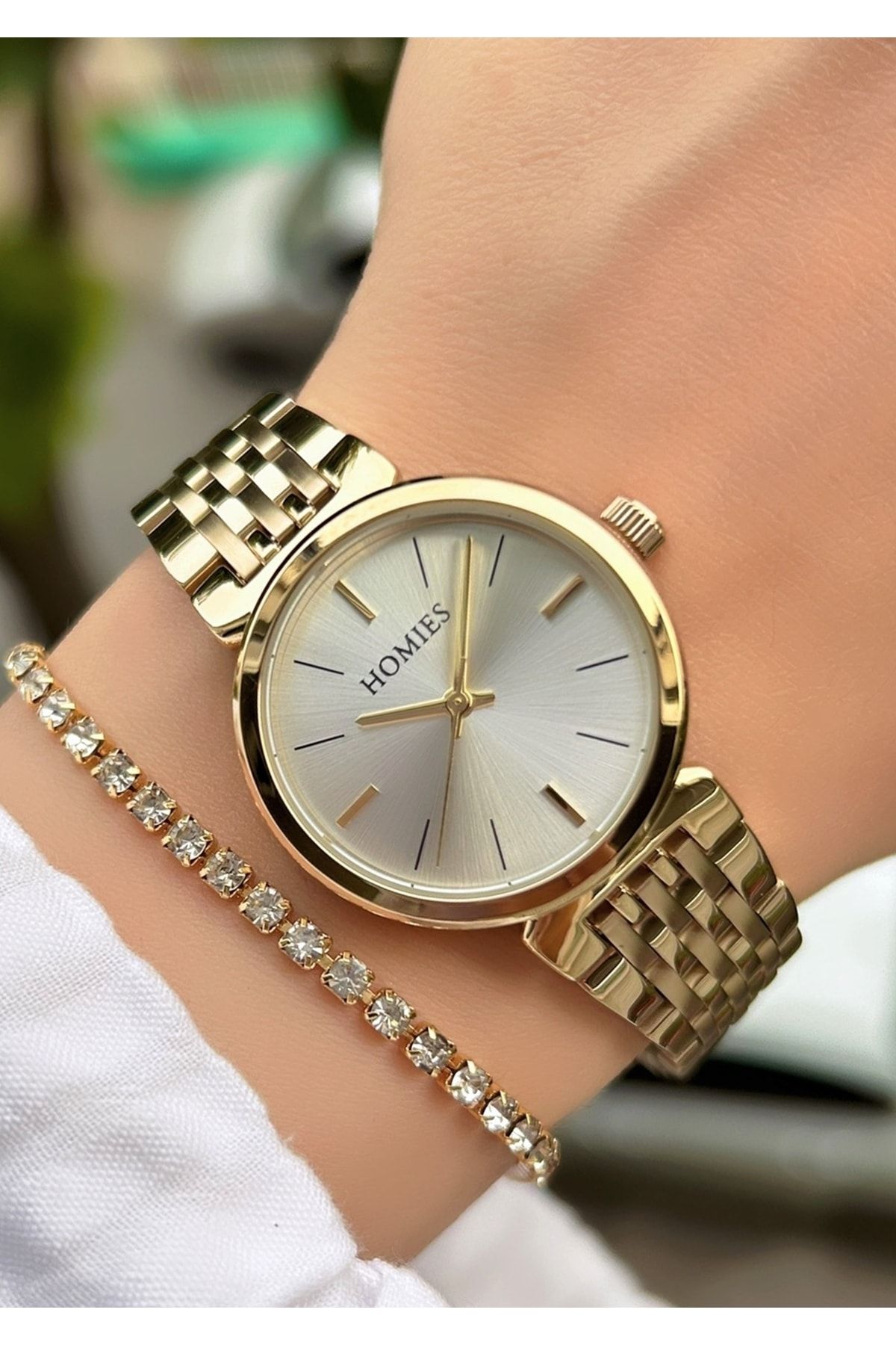 Watches in online gold colour