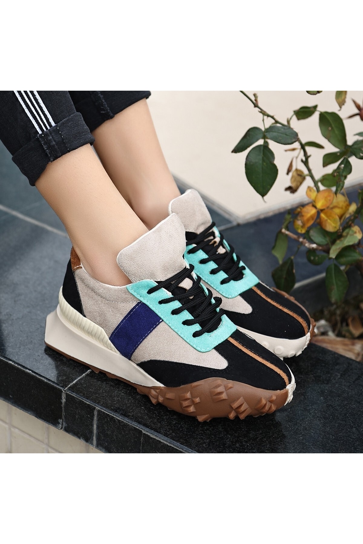 Sali Siyah Süet Su Yeşili Detaylı Spor Ayakkabı