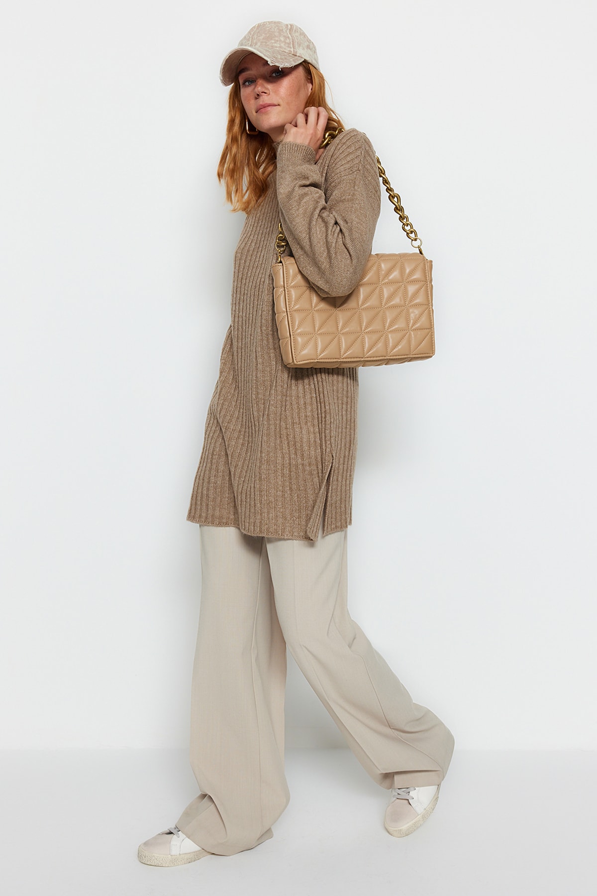 Trendyol Modest Sztruksowy sweter z dzianiny taupe i wysokim kołnierzem TCTAW24AK00013