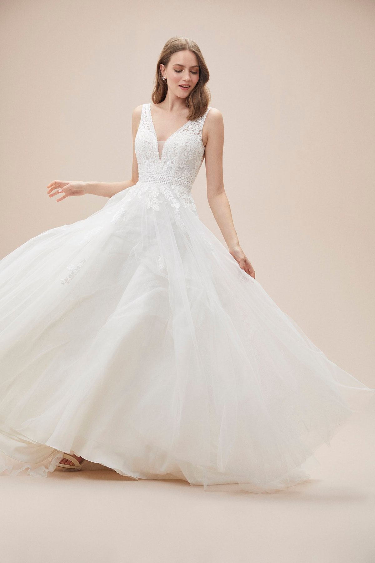 robe de bal sans dos brodée de dentelle