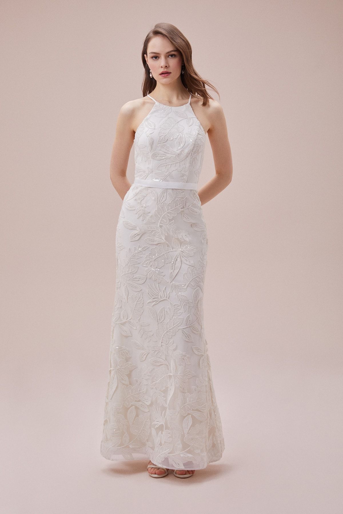 cest une robe en dentelle