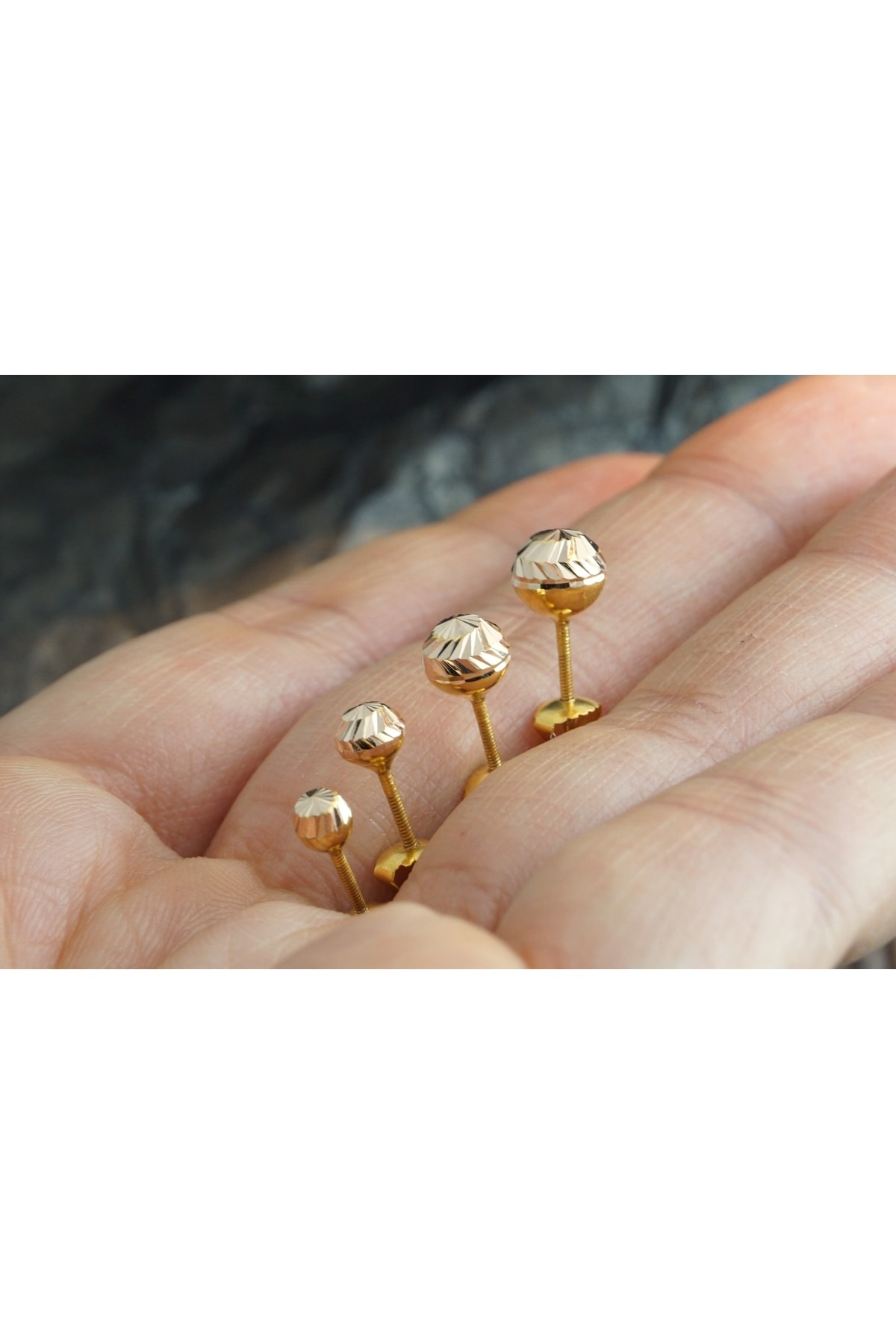 7 Mm Ölçüsünde Kalemli Vidalı Işıltılı 14 Ayar Altın Top Nokta Küpe 4