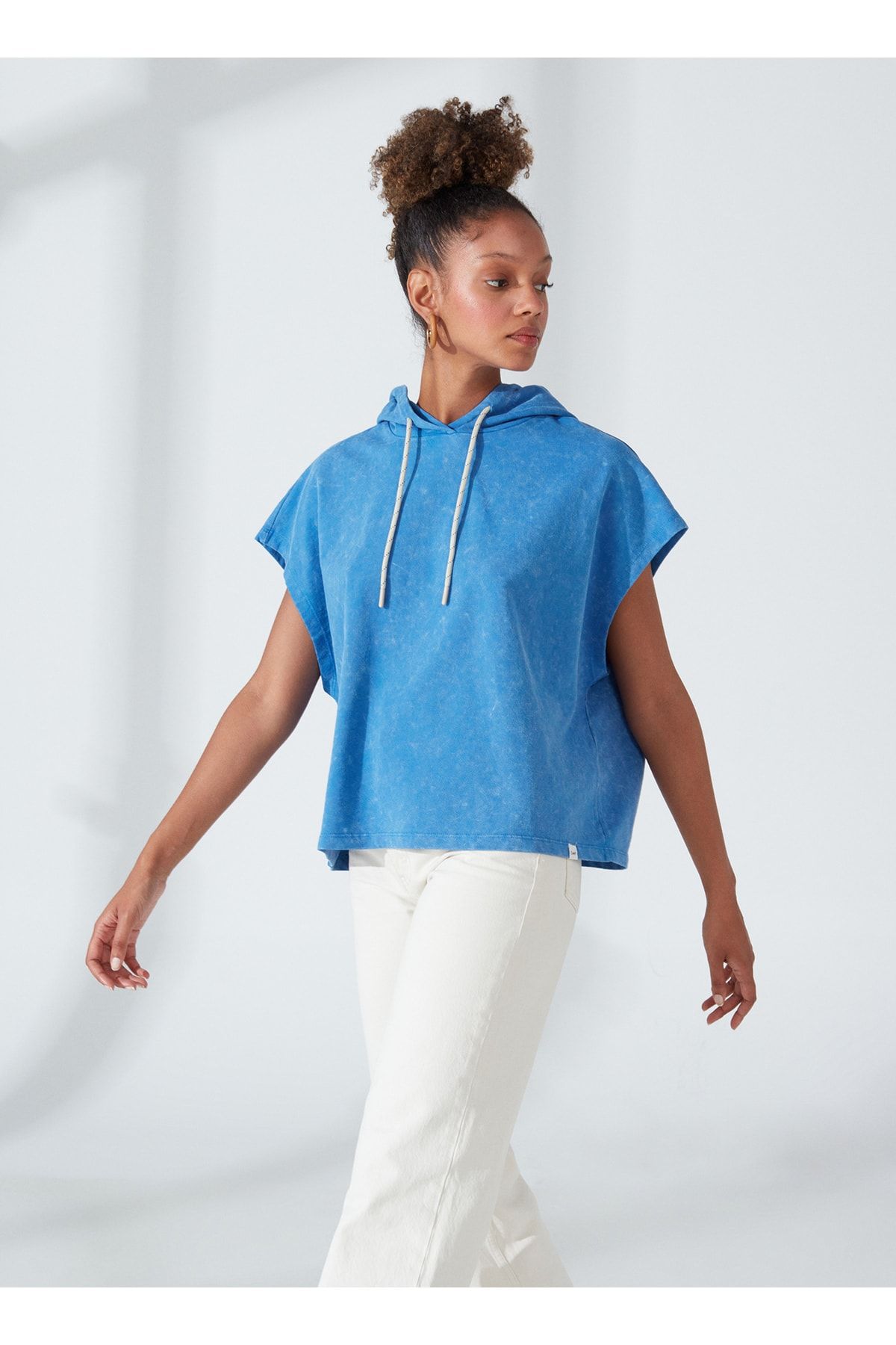 Lee-Bluza damska z kapturem i kołnierzykiem w kolorze niebieskim L231320400 3