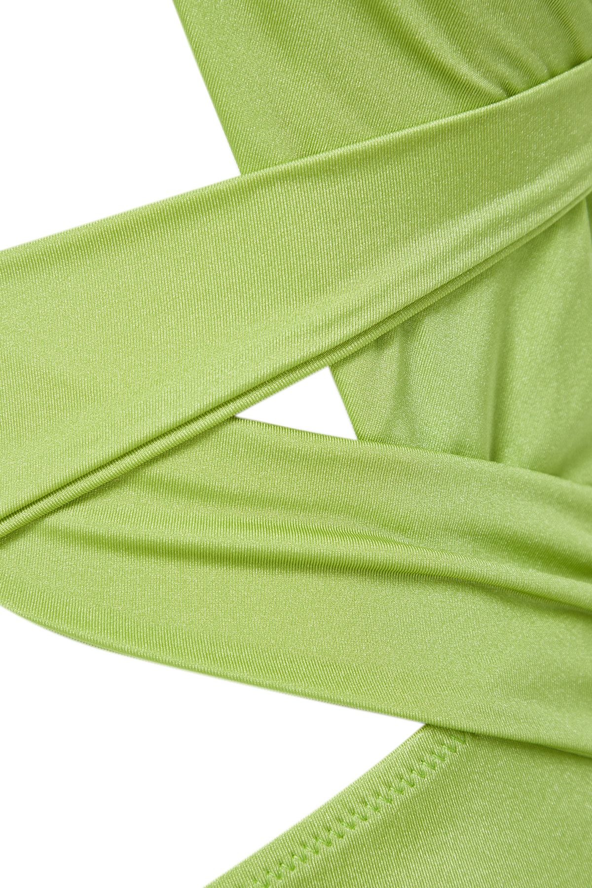 Trendyol Collection-X Zeynep Tosun Hellgrüner Badeanzug mit Fenster-/Ausschnittdetail TCLSS23MA00002 7