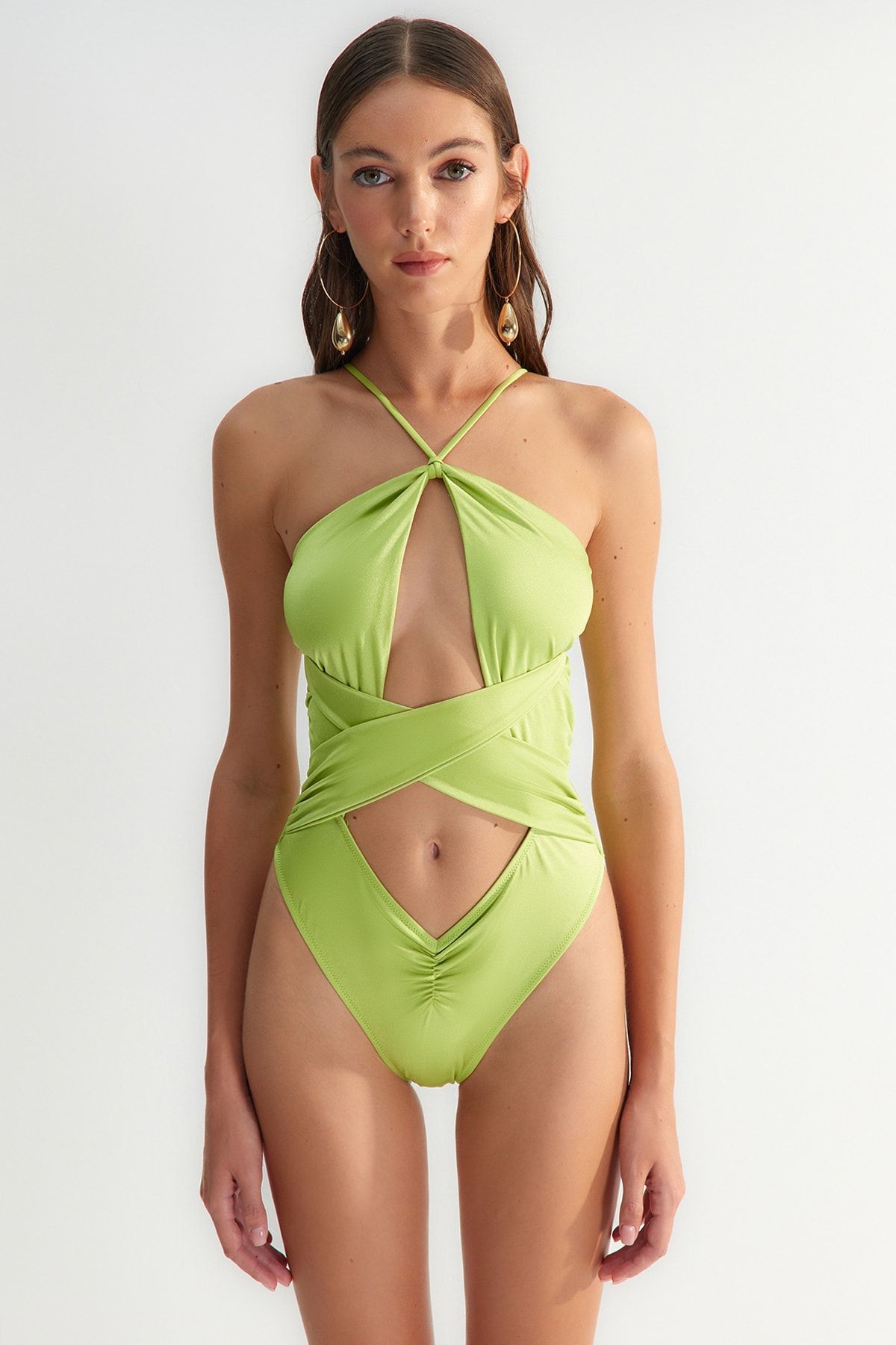 Trendyol Collection-X Zeynep Tosun Hellgrüner Badeanzug mit Fenster-/Ausschnittdetail TCLSS23MA00002 2